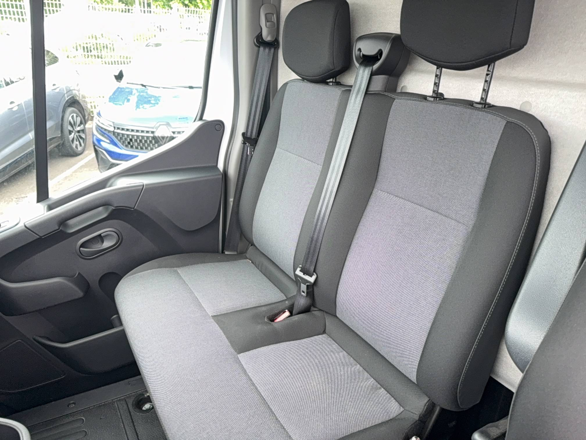 Vente en ligne Renault Master Fourgon MASTER FGN TRAC F3500 L2H2 BLUE DCI 135 au prix de 25 490 €