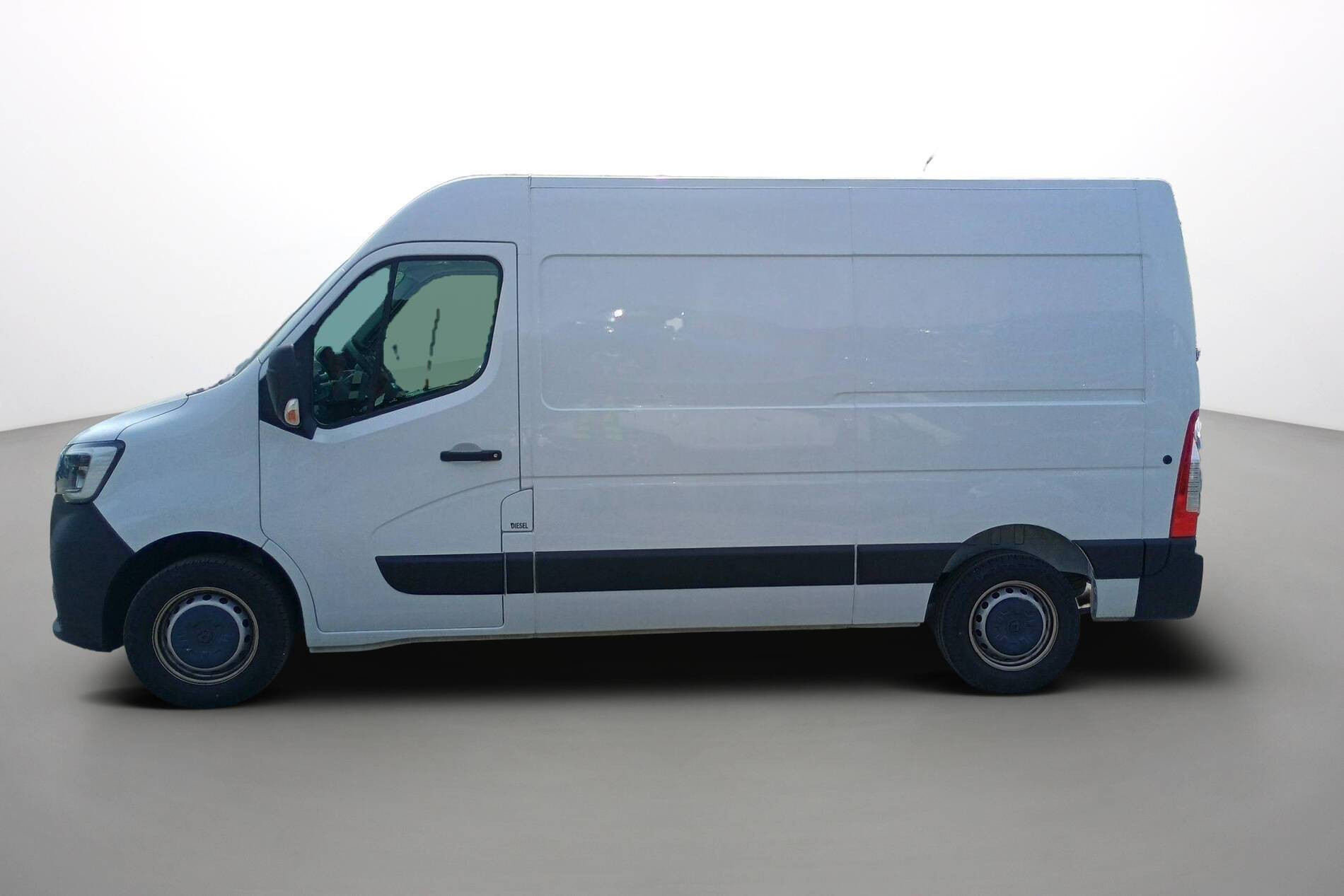 Vente en ligne Renault Master Fourgon MASTER FGN TRAC F3500 L2H2 BLUE DCI 135 au prix de 24 990 €
