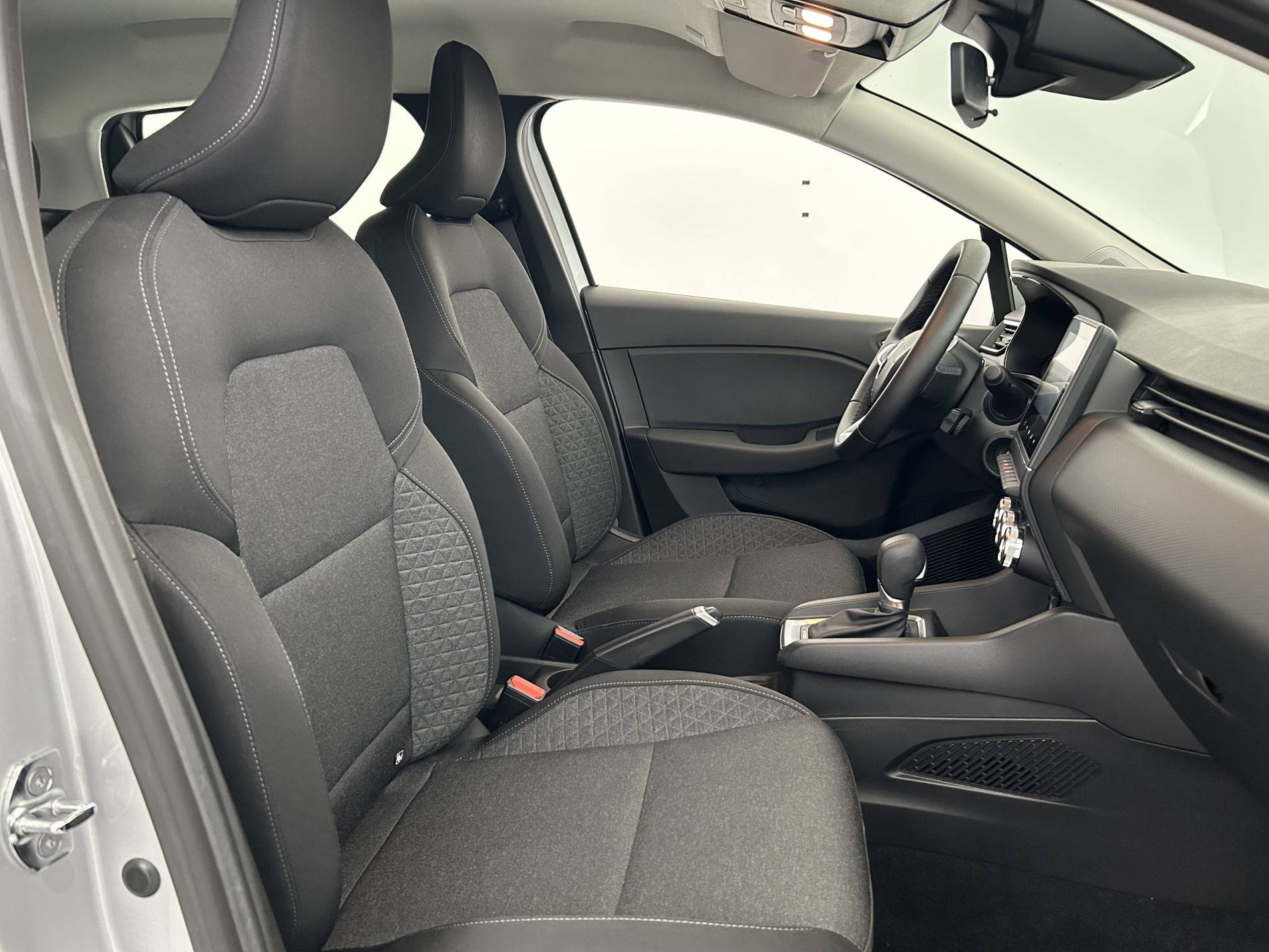 Vente en ligne Renault Clio 5 Clio E-Tech 140 - 21N au prix de 16 791 €