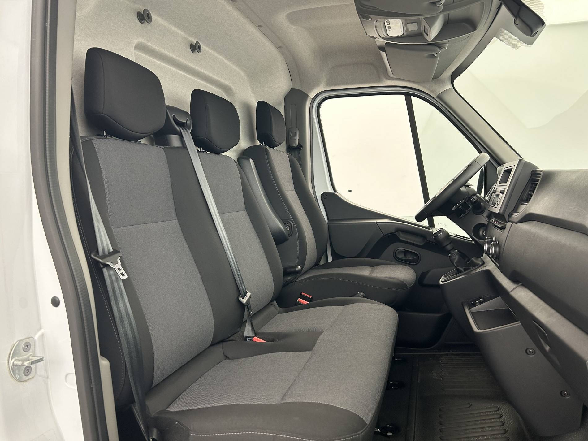 Vente en ligne Renault Master Fourgon MASTER FGN TRAC F3500 L2H2 BLUE DCI 135 au prix de 26 990 €