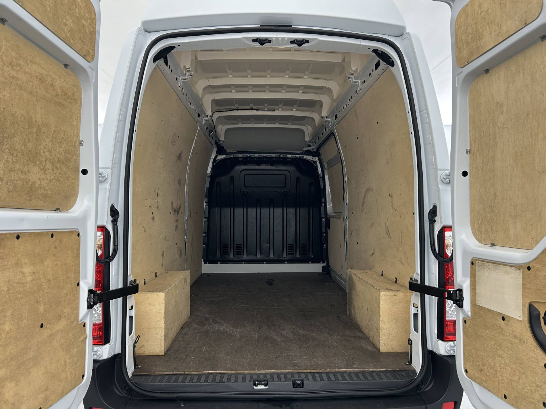 Vente en ligne Renault Master Fourgon MASTER FGN TRAC F3500 L3H3 BLUE DCI 135 au prix de 28 990 €
