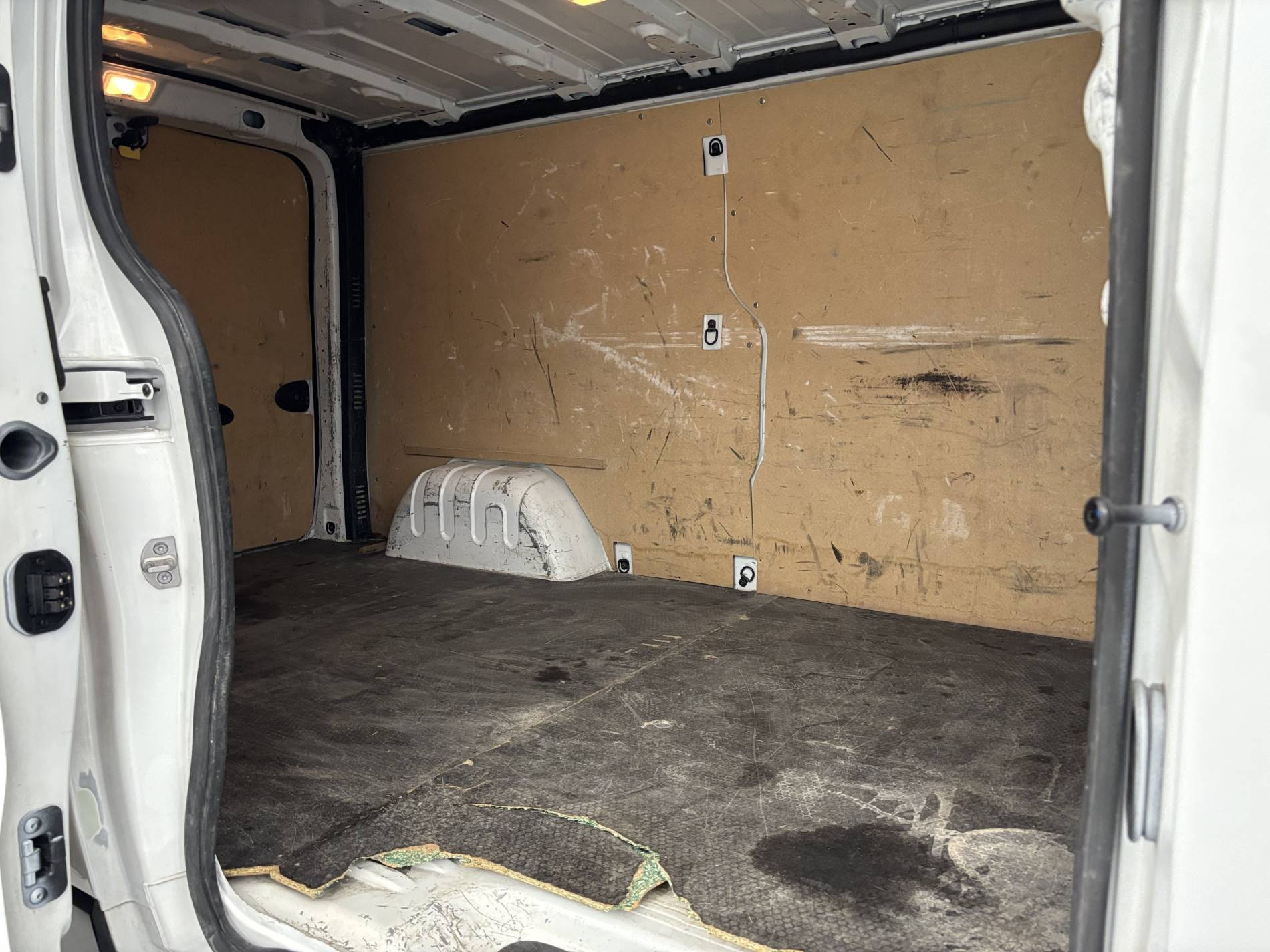 Vente en ligne Renault Trafic 3 Fourgon TRAFIC FGN L2H1 3000 KG BLUE DCI 130 au prix de 22 490 €