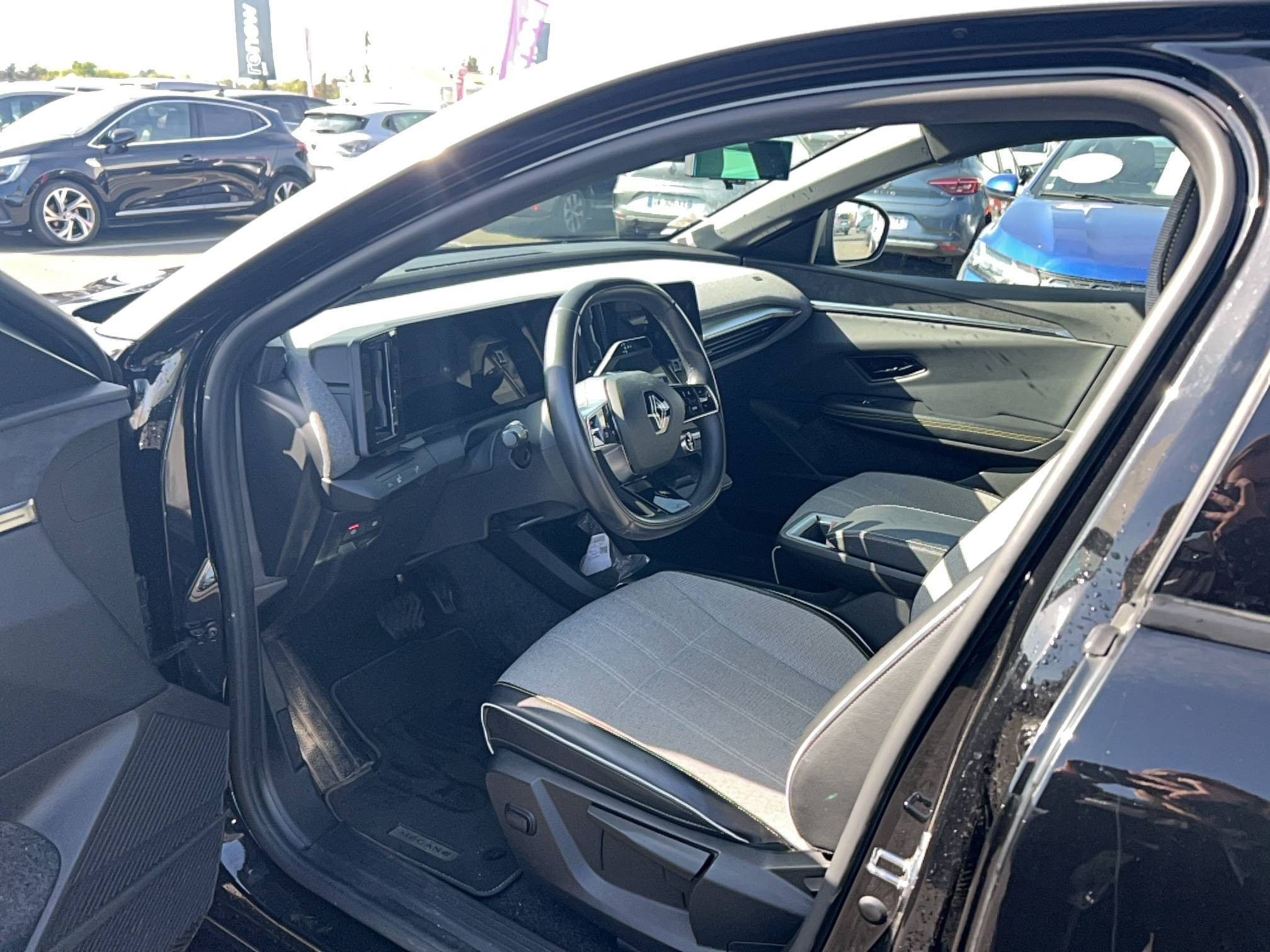 Vente en ligne Renault Megane E-Tech  EV60 220 ch super charge au prix de 21 900 €