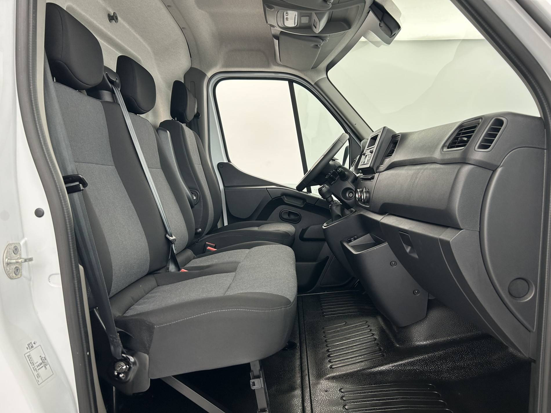 Vente en ligne Renault Master Fourgon MASTER FGN TRAC F3500 L2H2 BLUE DCI 135 au prix de 25 900 €