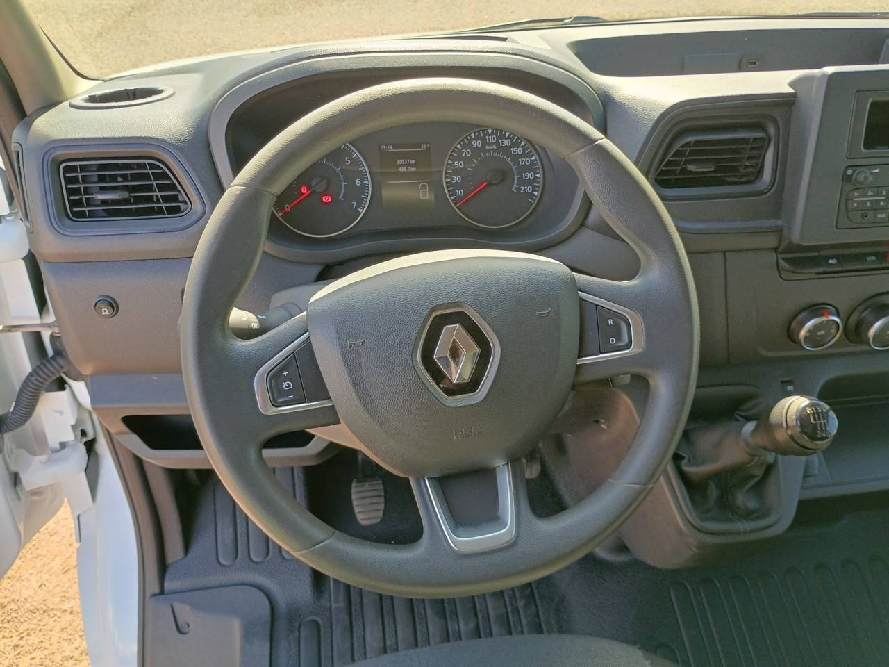 Vente en ligne Renault Master Fourgon MASTER FGN TRAC F3300 L2H2 BLUE DCI 135 au prix de 23 490 €