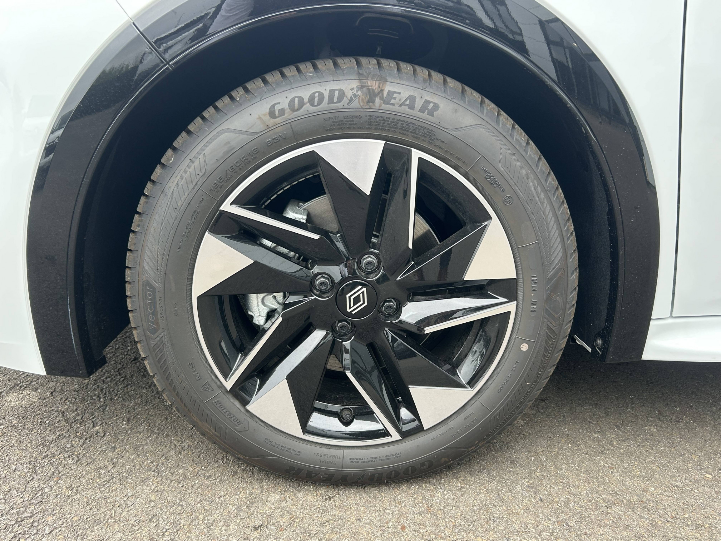 Vente en ligne Renault Clio 6 Clio E-Tech full hybrid 160 ch au prix de 25 780 €