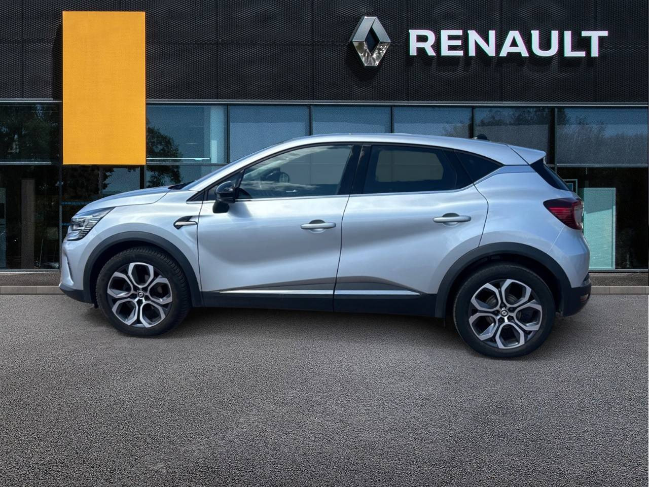 Vente en ligne Renault Captur  mild hybrid 160 EDC au prix de 18 490 €