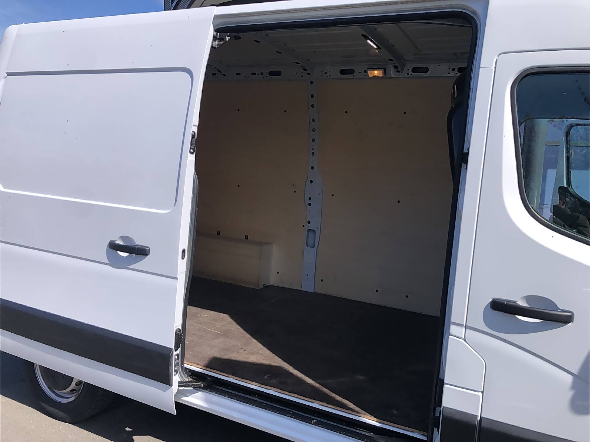 Vente en ligne Renault Master Fourgon MASTER FGN TRAC F3500 L2H2 BLUE DCI 135 au prix de 26 990 €