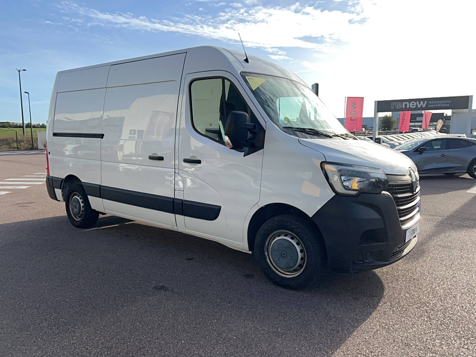 Vente en ligne Renault Master Fourgon MASTER FGN TRAC F3500 L2H2 BLUE DCI 135 au prix de 22 490 €