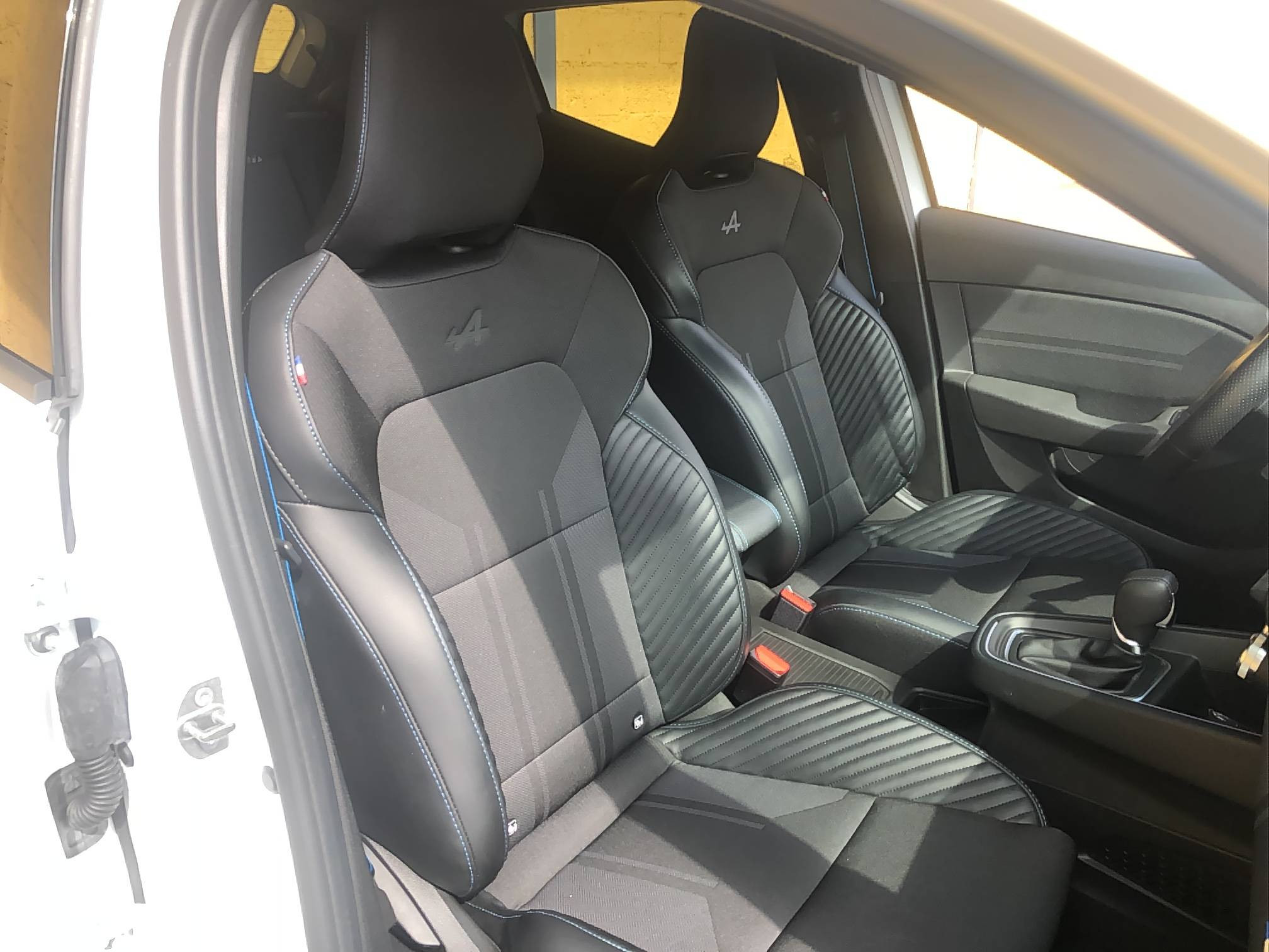 Vente en ligne Renault Clio 5 Clio E-Tech full hybrid 145 au prix de 20 890 €