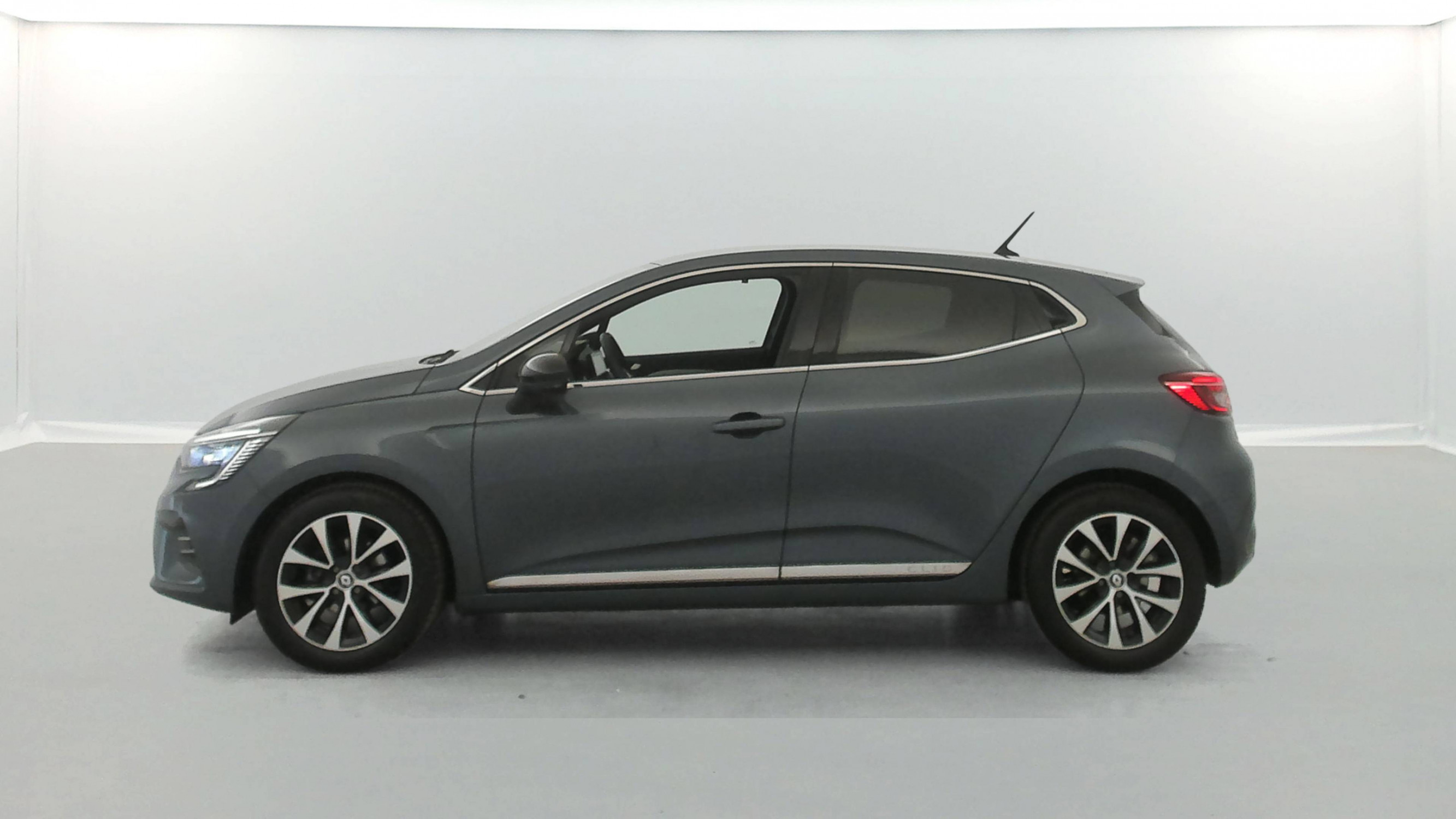 Vente en ligne Renault Clio 5 Clio TCe 90 - 21N au prix de 15 290 €