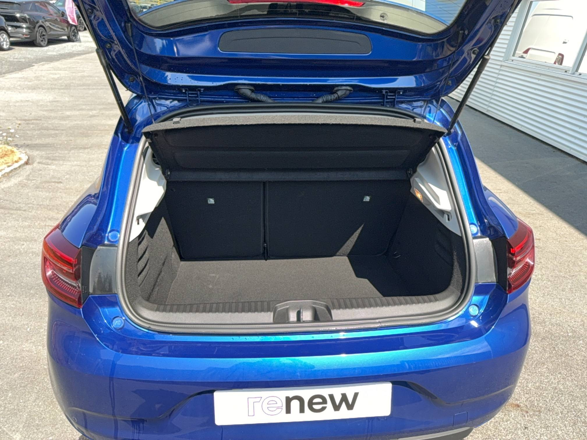 Vente en ligne Renault Clio 5 Clio E-Tech full hybrid 145 au prix de 15 990 €