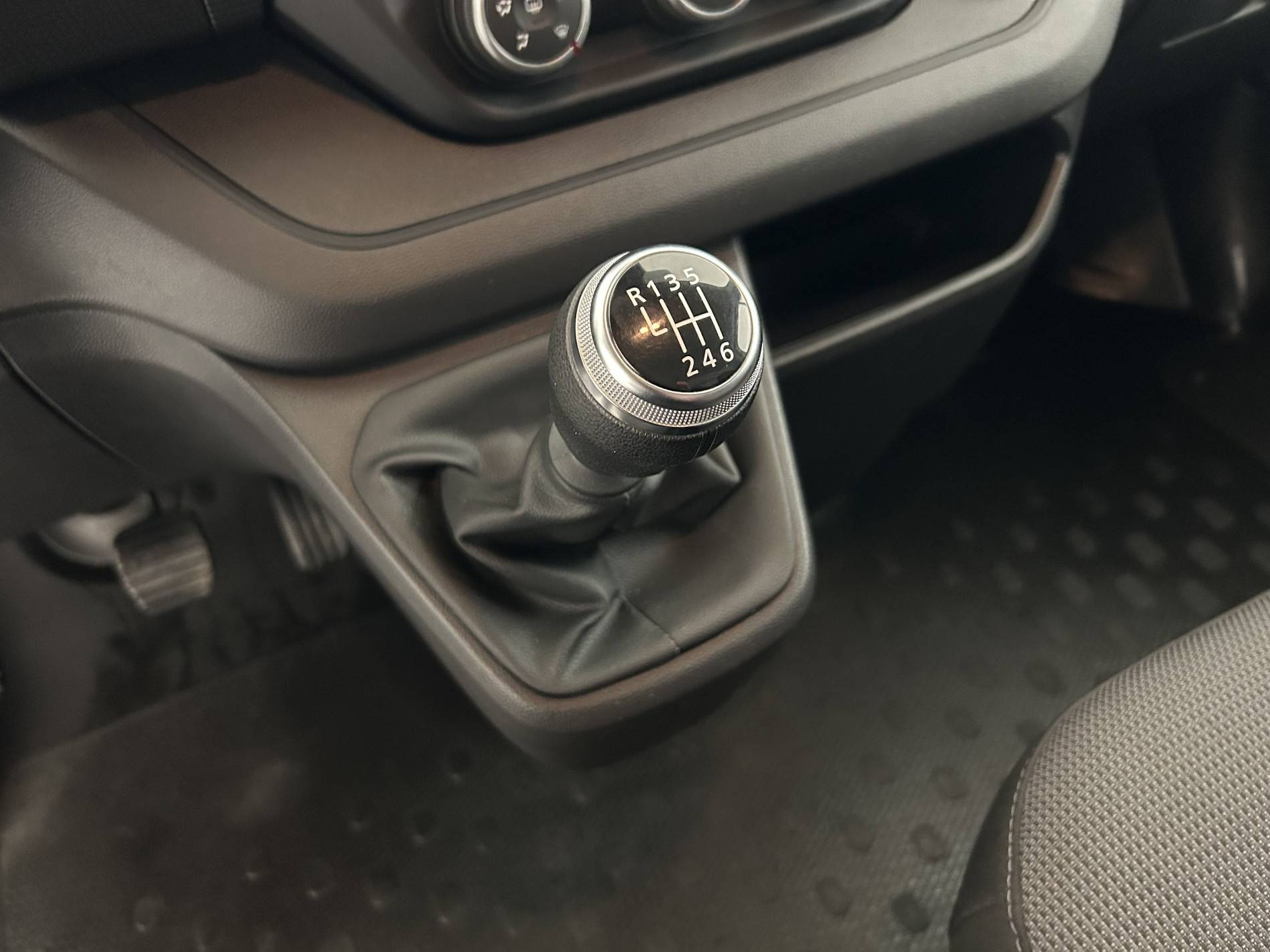 Vente en ligne Renault Trafic 3 Fourgon TRAFIC FG BLUE DCI 130 L1H1 3T GSR2 au prix de 24 990 €