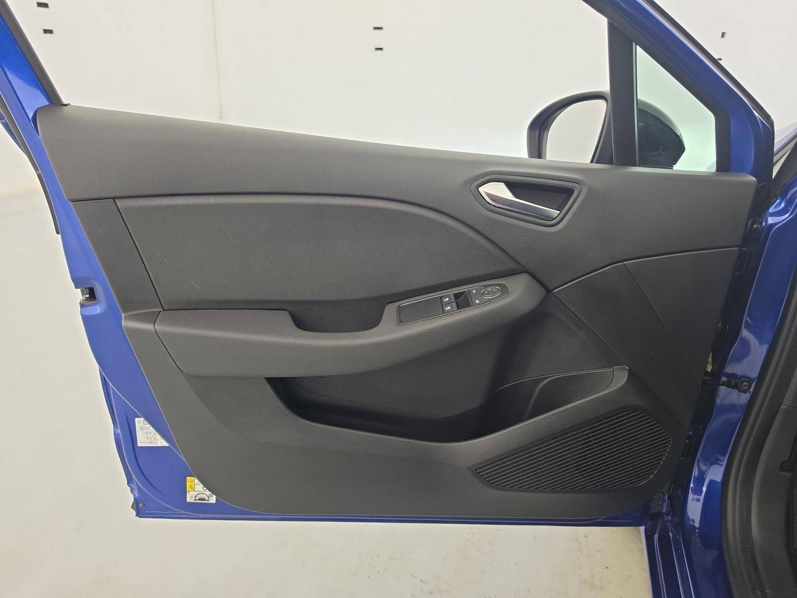 Vente en ligne Renault Clio 5 Clio E-Tech full hybrid 145 au prix de 17 900 €