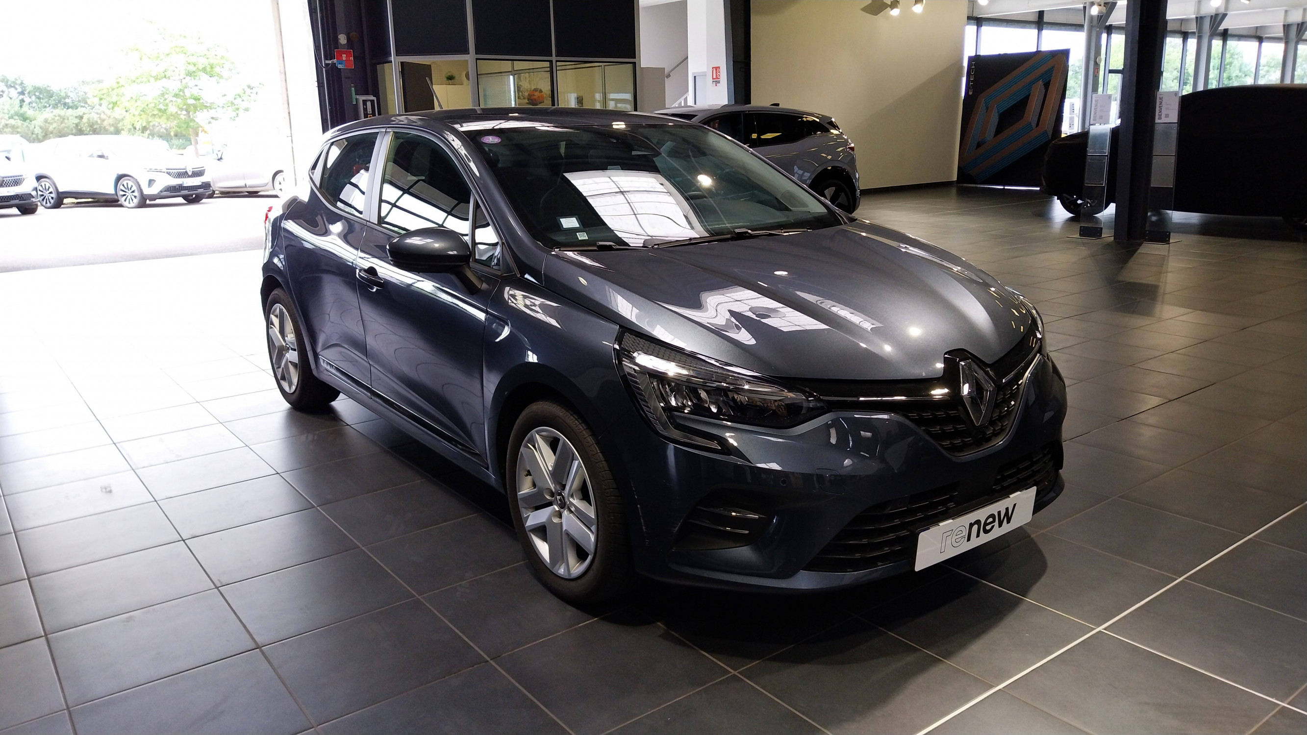 Vente en ligne Renault Clio 5 Clio E-Tech 140 - 21N au prix de 15 990 €