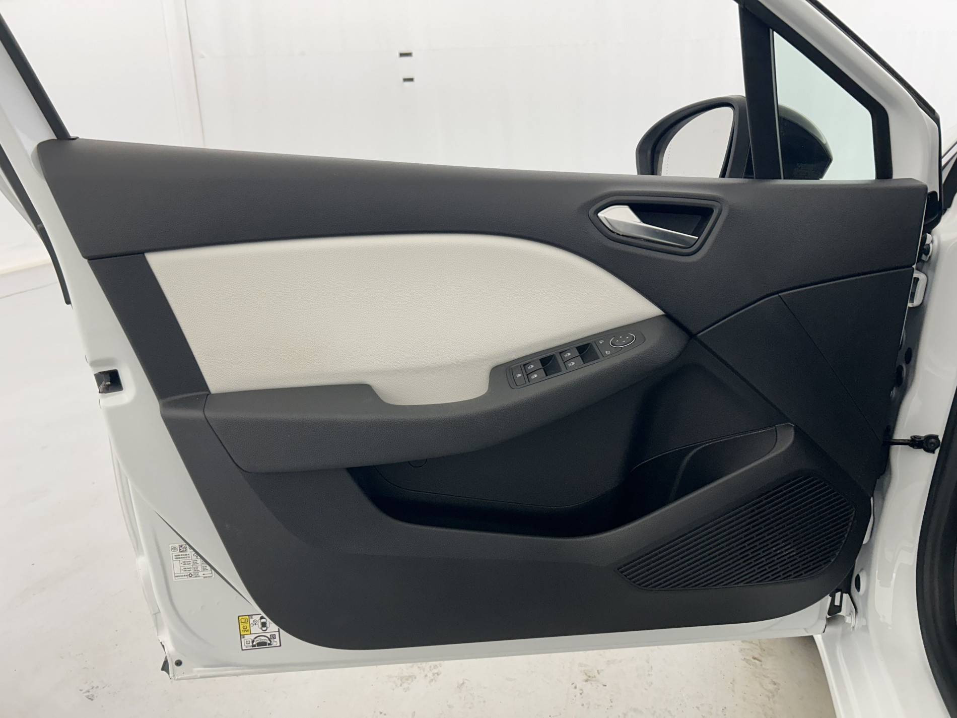 Vente en ligne Renault Clio 5 Clio E-Tech full hybrid 145 au prix de 16 990 €