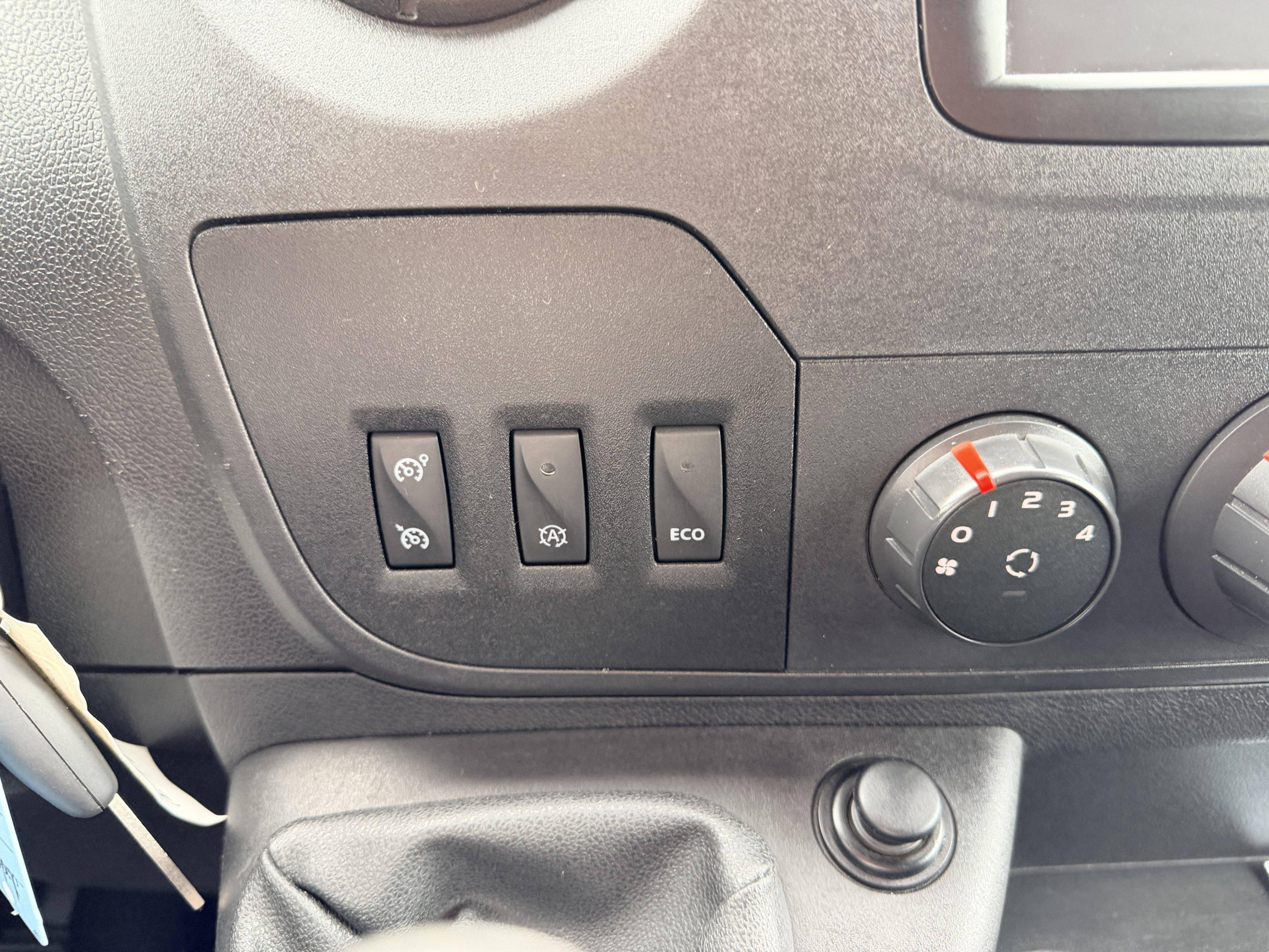 Vente en ligne Renault Master Fourgon MASTER FGN L3H2 3.5t 2.3 dCi 145 ENERGY E6 au prix de 14 890 €