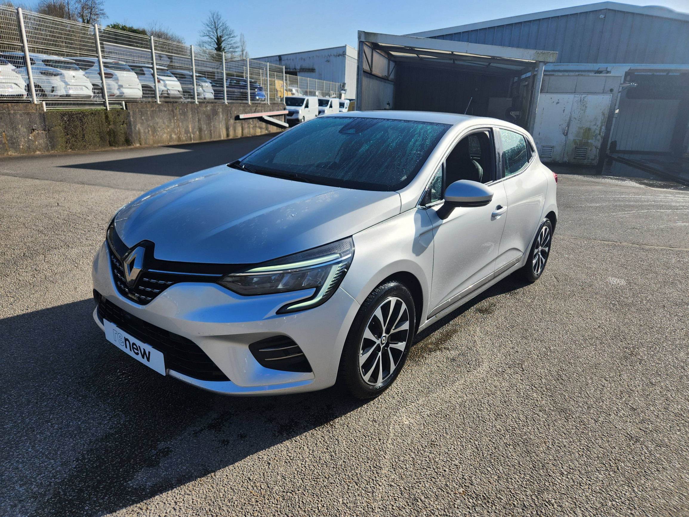 Renault Clio 5 Clio E-Tech 140 - 21N occasion de 2022 en vente à Morlaix