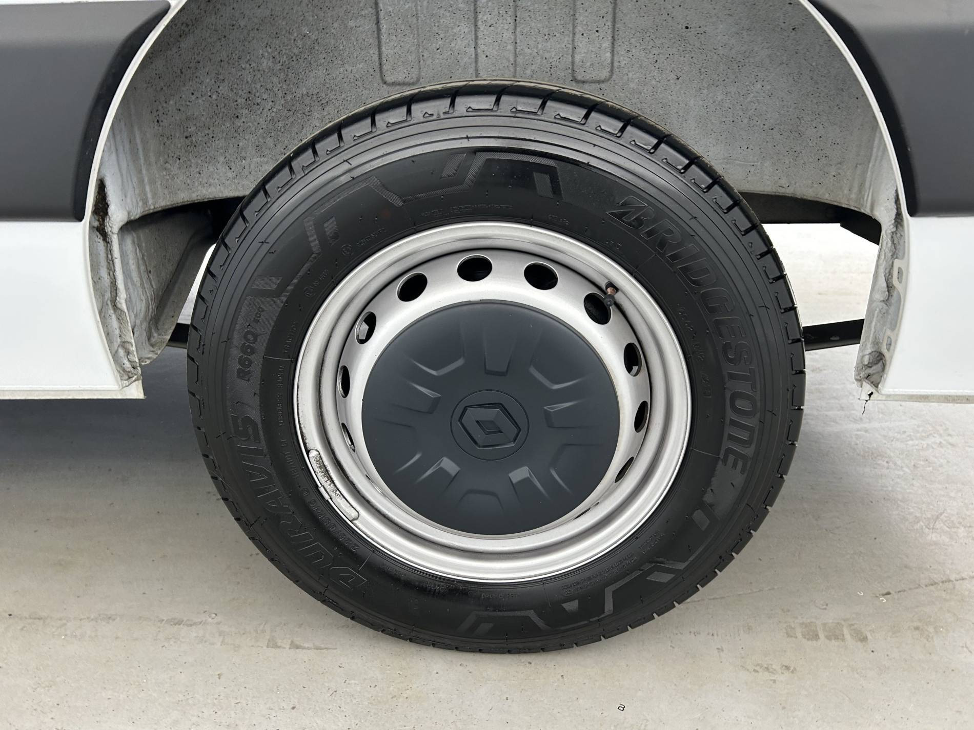 Vente en ligne Renault Master Fourgon MASTER FGN TRAC F3500 L2H2 BLUE DCI 135 au prix de 27 990 €