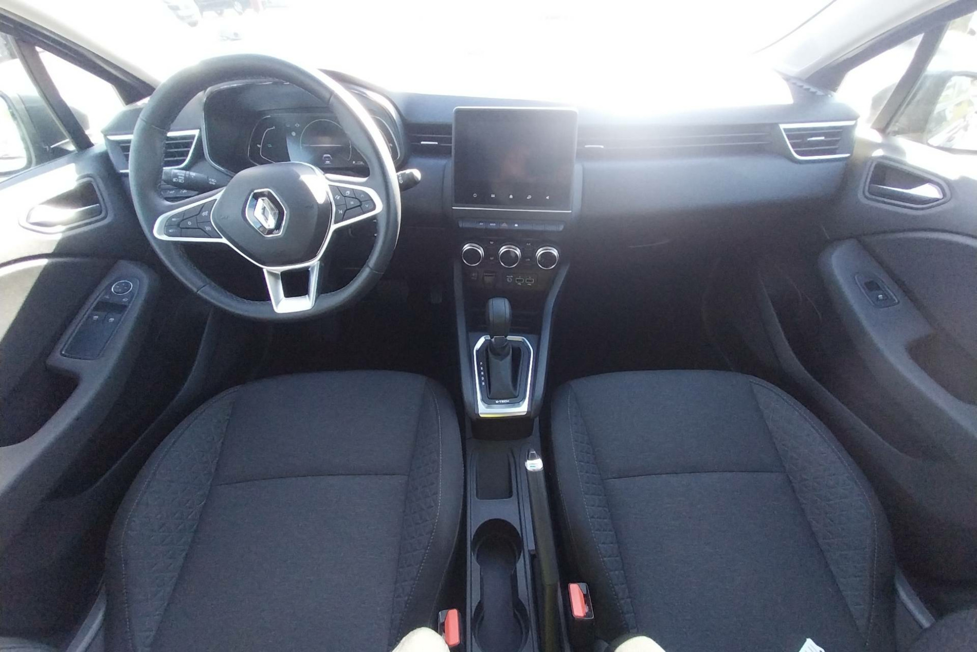Vente en ligne Renault Clio 5 Clio E-Tech 140 - 21N au prix de 15 990 €