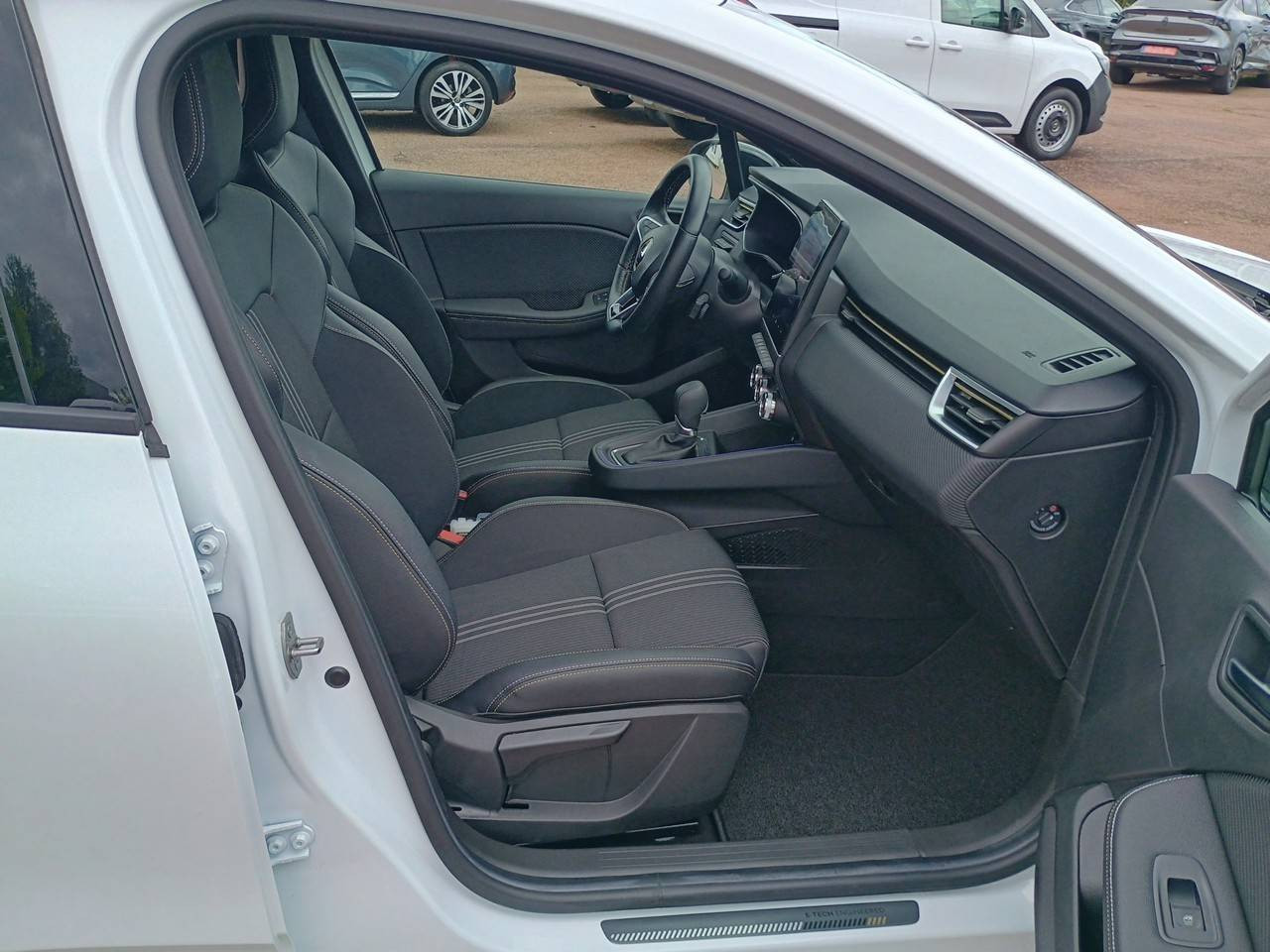 Vente en ligne Renault Clio 5 Clio E-Tech full hybrid 145 au prix de 19 790 €