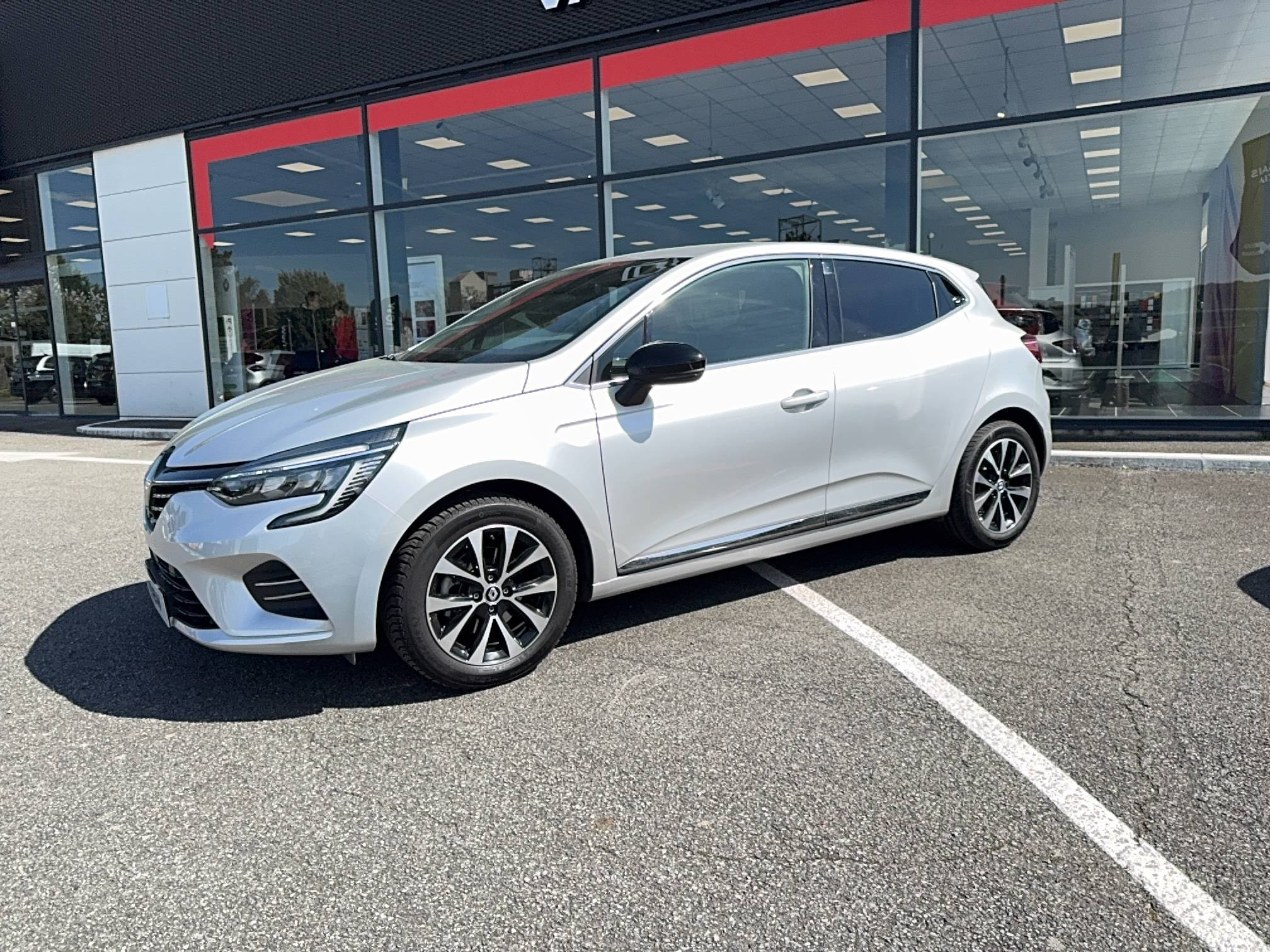 Vente en ligne Renault Clio 5 Clio TCe 140 au prix de 16 490 €