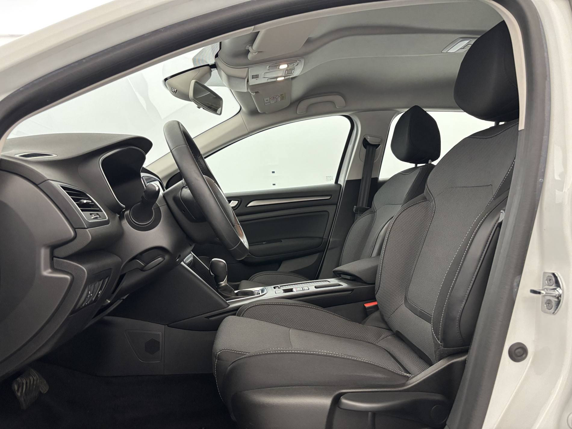 Vente en ligne Renault Megane 4 Estate  E-Tech plug-in Hybrid 160 au prix de 18 490 €