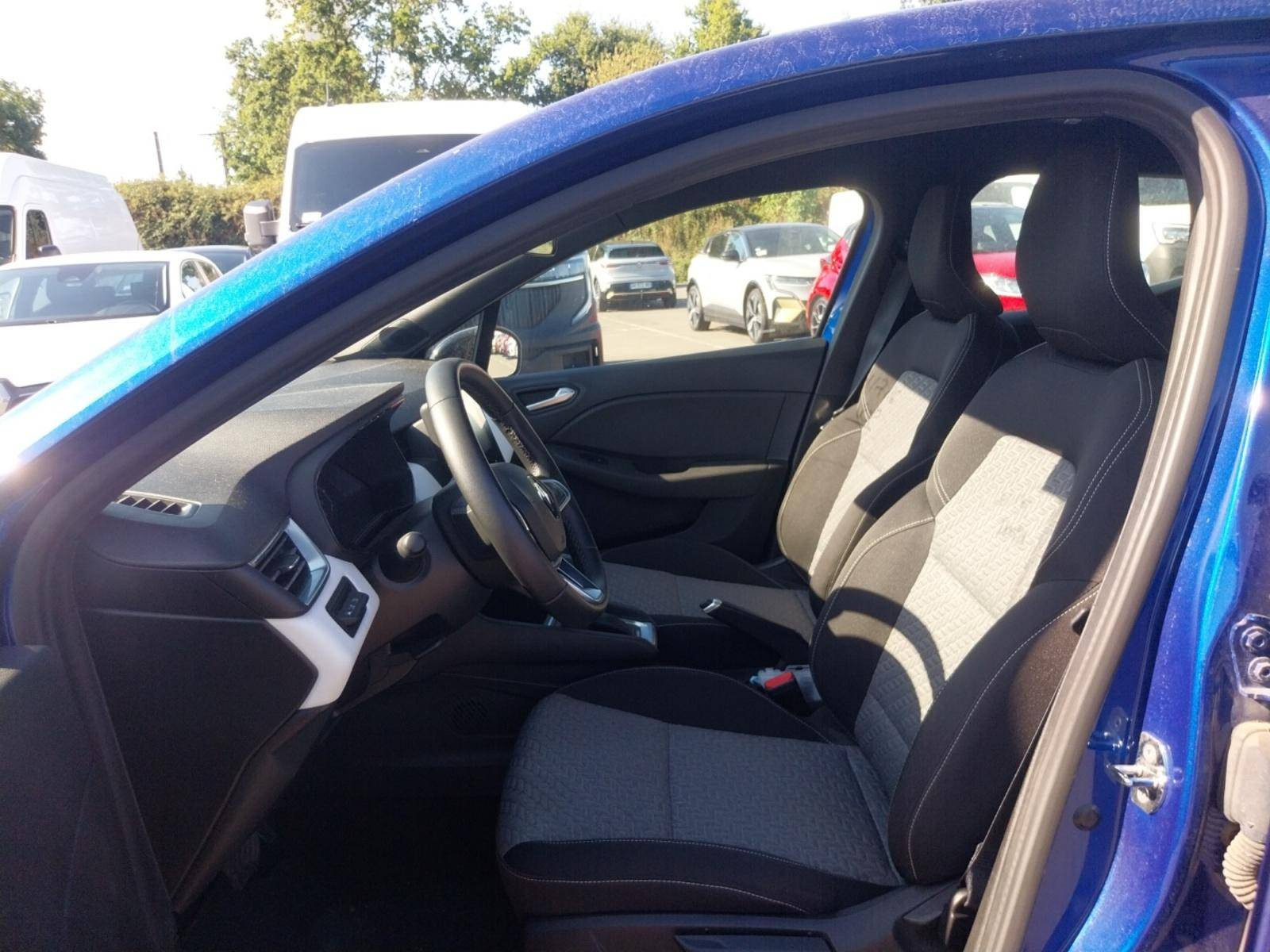 Vente en ligne Renault Clio 5 Clio E-Tech 140 - 21N au prix de 15 990 €