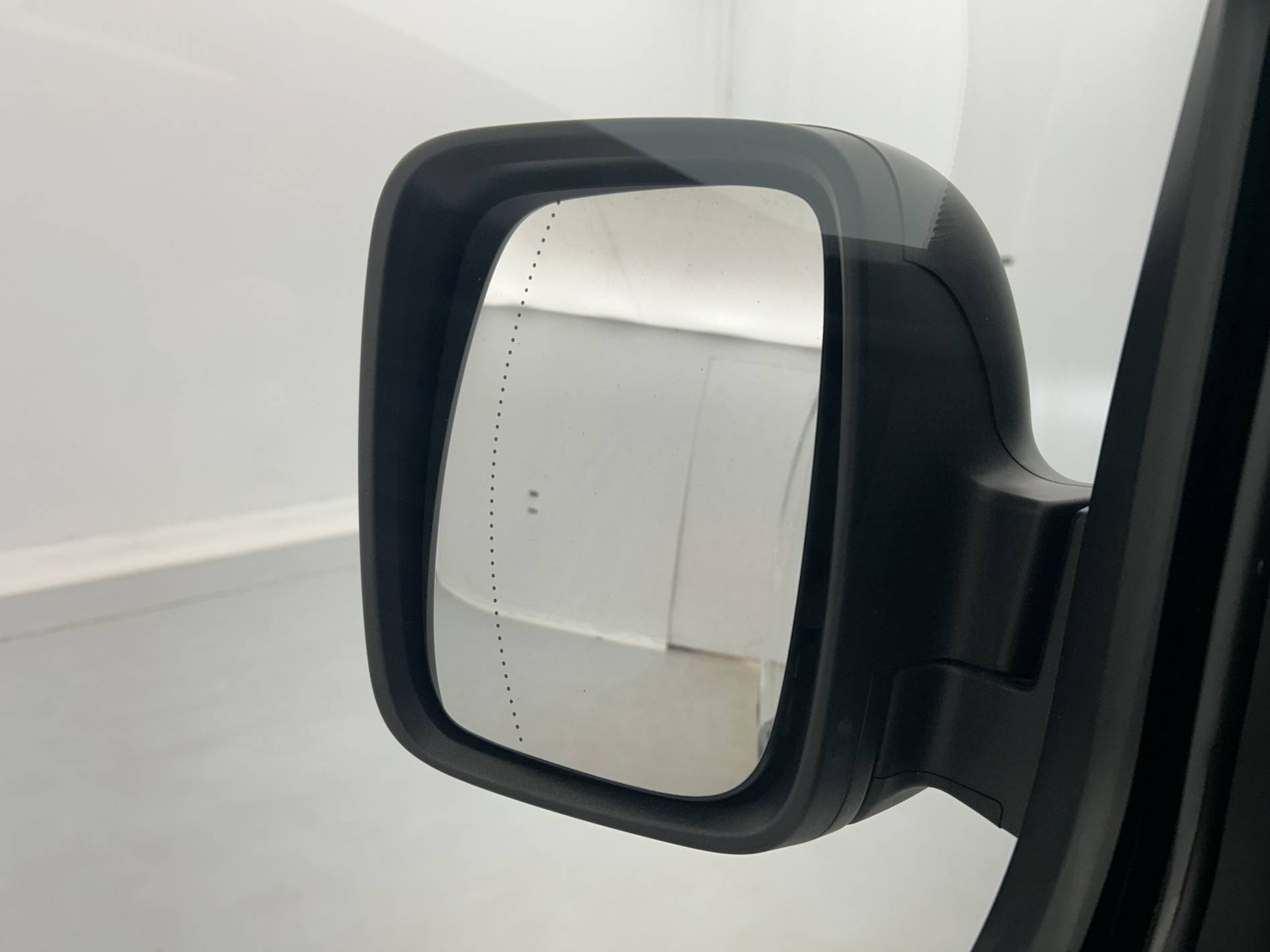 Vente en ligne Renault Trafic 3 Fourgon TRAFIC FG BLUE DCI 130 L1H1 3T GSR2 au prix de 24 390 €