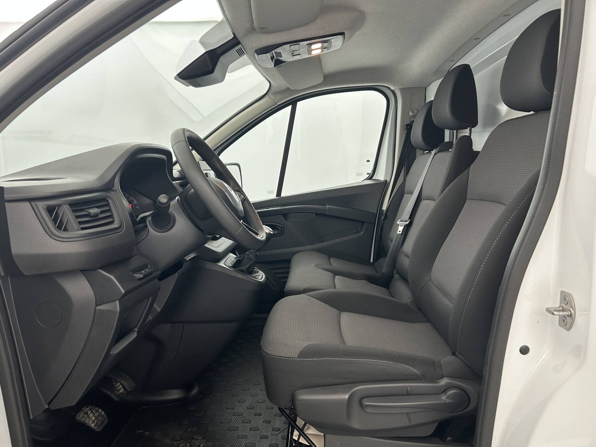 Vente en ligne Renault Trafic 3 Fourgon TRAFIC FGN L2H1 3000 KG BLUE DCI 130 au prix de 23 490 €