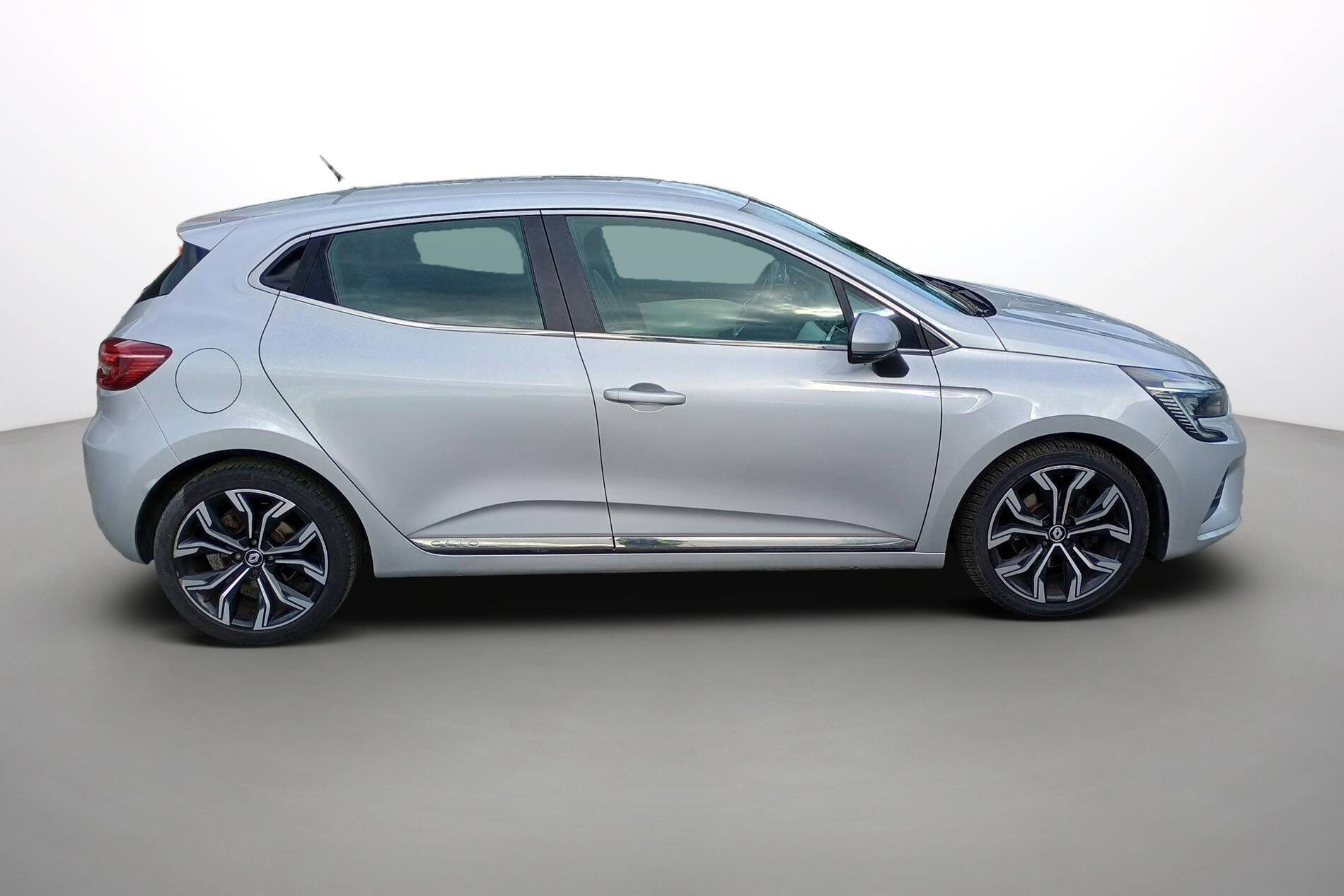 Vente en ligne Renault Clio 5 Clio TCe 140 - 21N au prix de 15 990 €