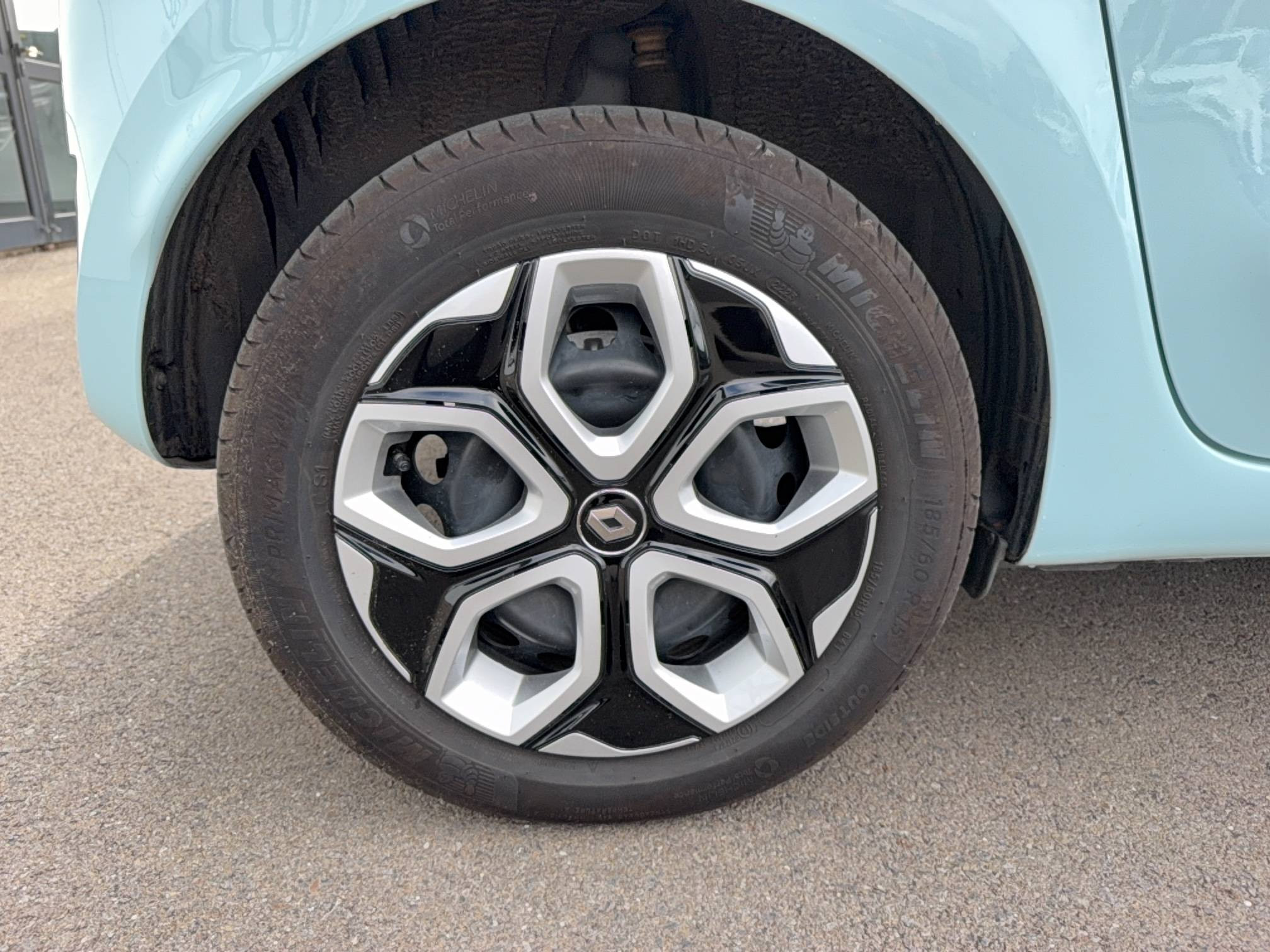 Vente en ligne Renault Twingo Electrique Twingo III E-Tech au prix de 13 490 €