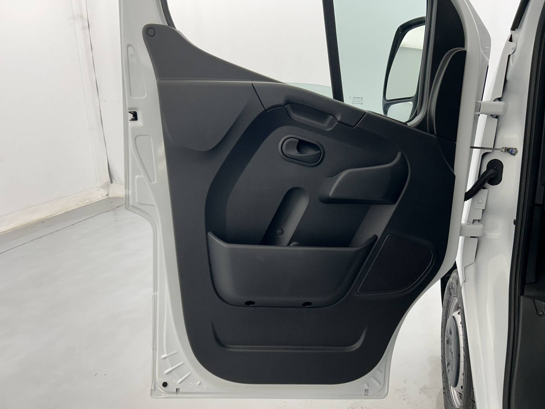 Vente en ligne Renault Master Fourgon MASTER FGN TRAC F3500 L2H2 BLUE DCI 135 au prix de 24 990 €