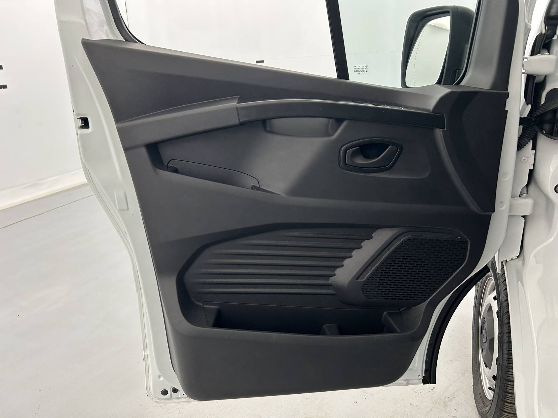 Vente en ligne Renault Trafic 3 Fourgon TRAFIC FGN L2H1 3000 KG BLUE DCI 130 au prix de 23 890 €