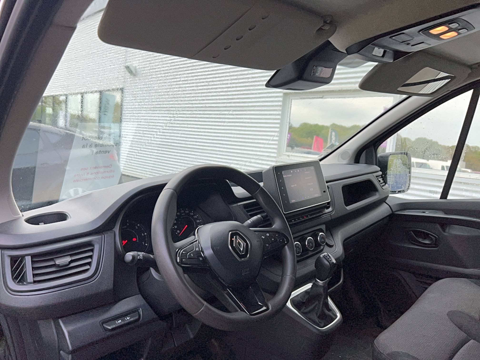 Vente en ligne Renault Trafic Cabine Approfondie TRAFIC CA L1H1 3000 KG BLUE DCI 150 EDC au prix de 23 990 €