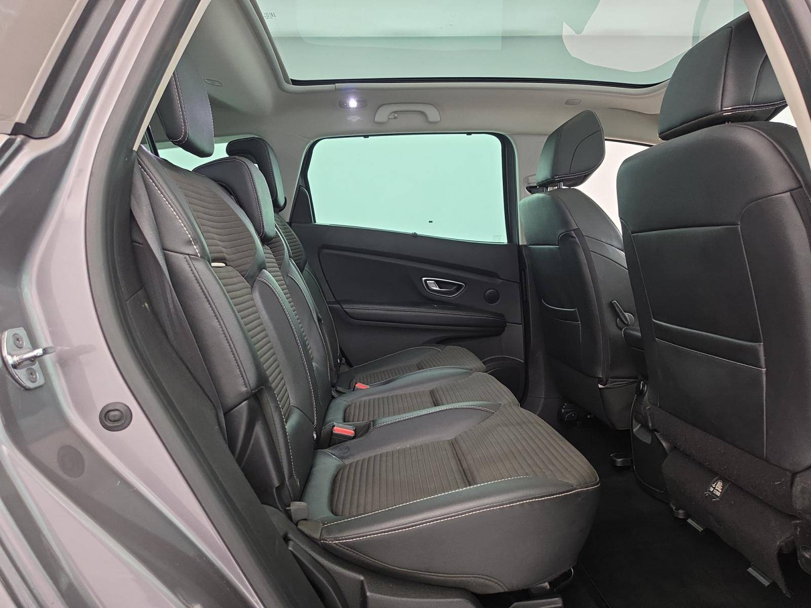 Vente en ligne Renault Grand Scenic 4 Grand Scenic Blue dCi 150 EDC au prix de 16 490 €