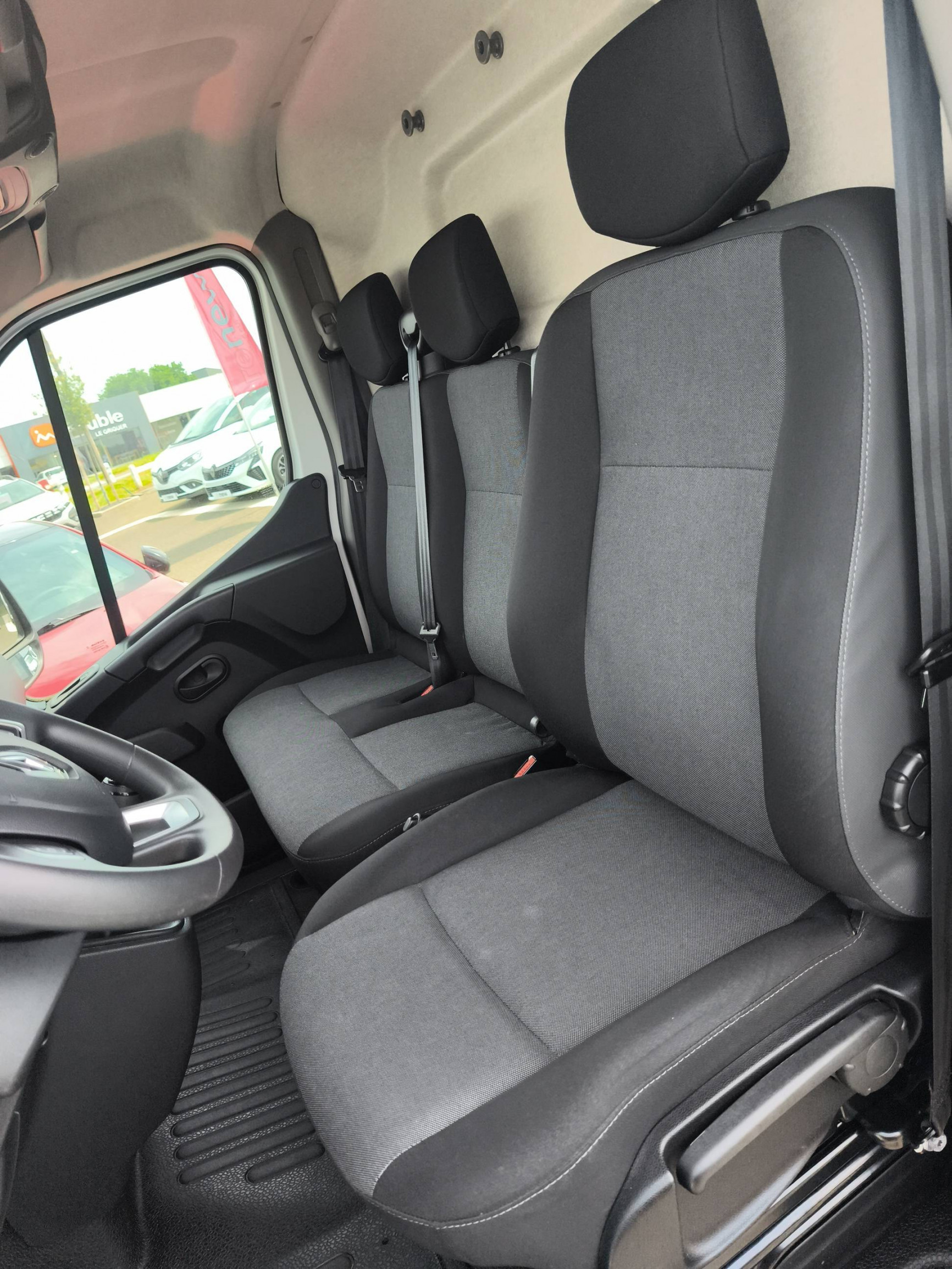 Vente en ligne Renault Master Fourgon MASTER FGN TRAC F3500 L2H2 BLUE DCI 135 au prix de 24 990 €