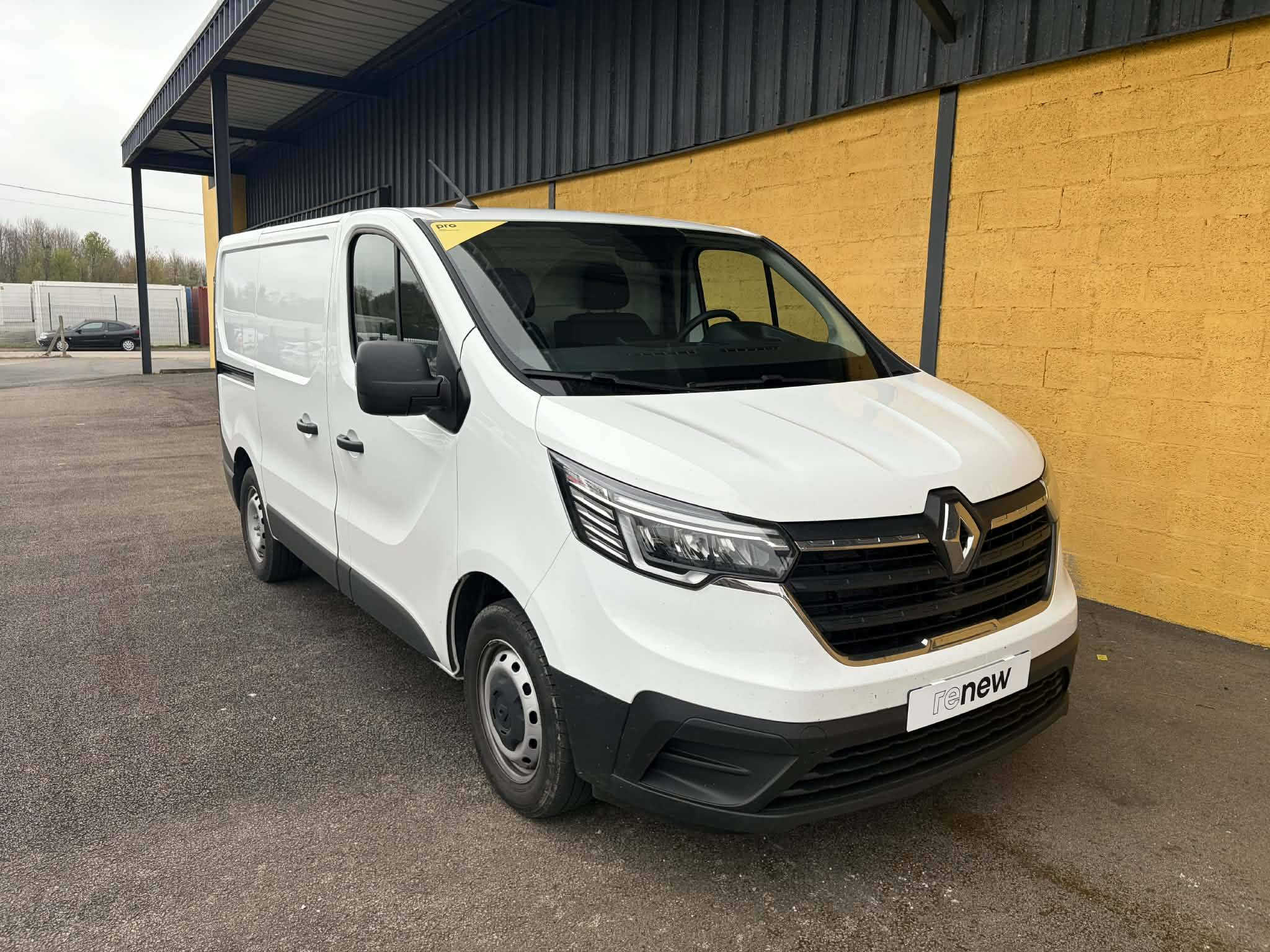 Vente en ligne Renault Trafic 3 Fourgon TRAFIC FG BLUE DCI 130 L1H1 3T GSR2 au prix de 24 990 €
