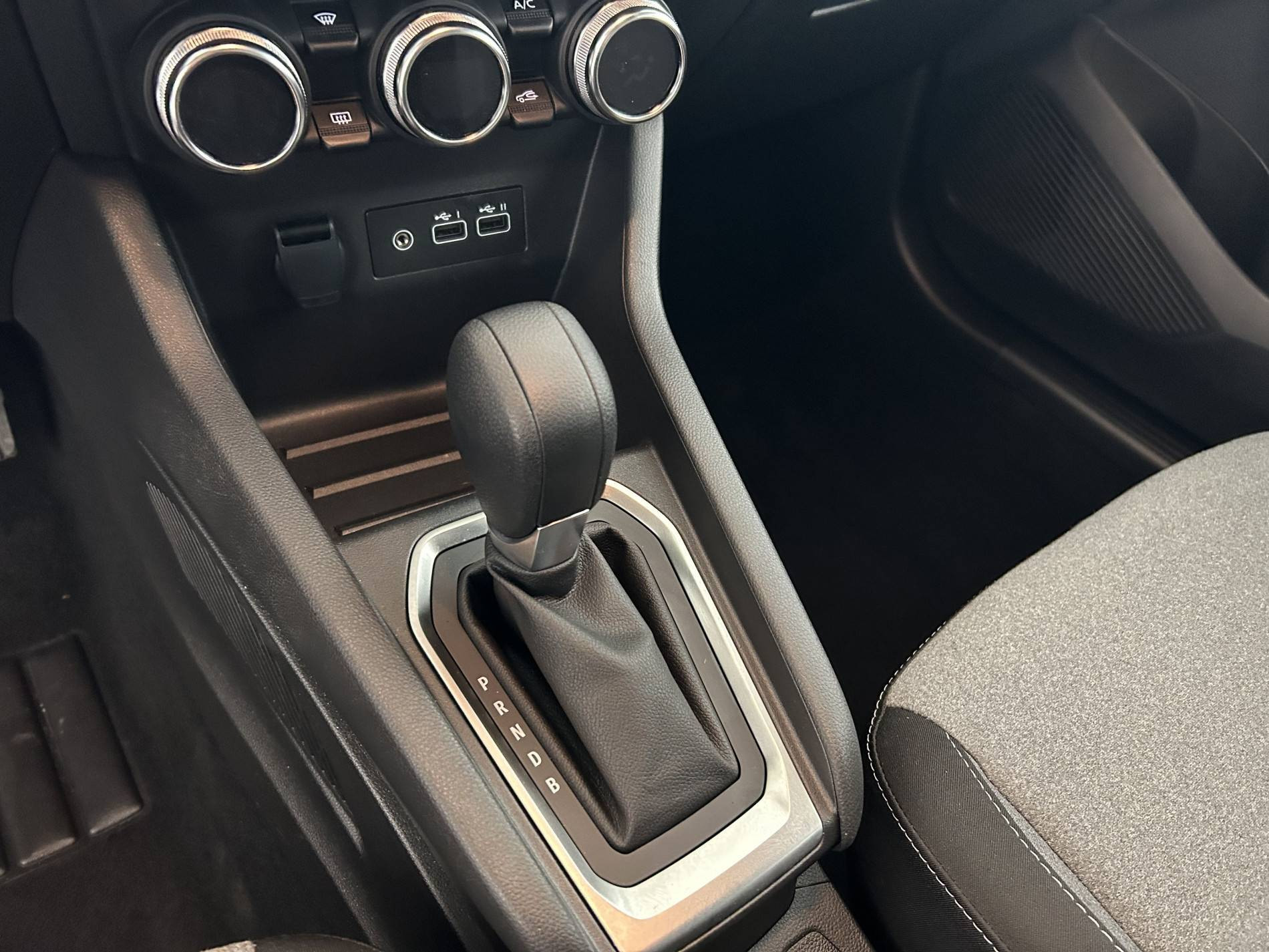 Vente en ligne Renault Clio 5 Clio E-Tech full hybrid 145 au prix de 19 900 €