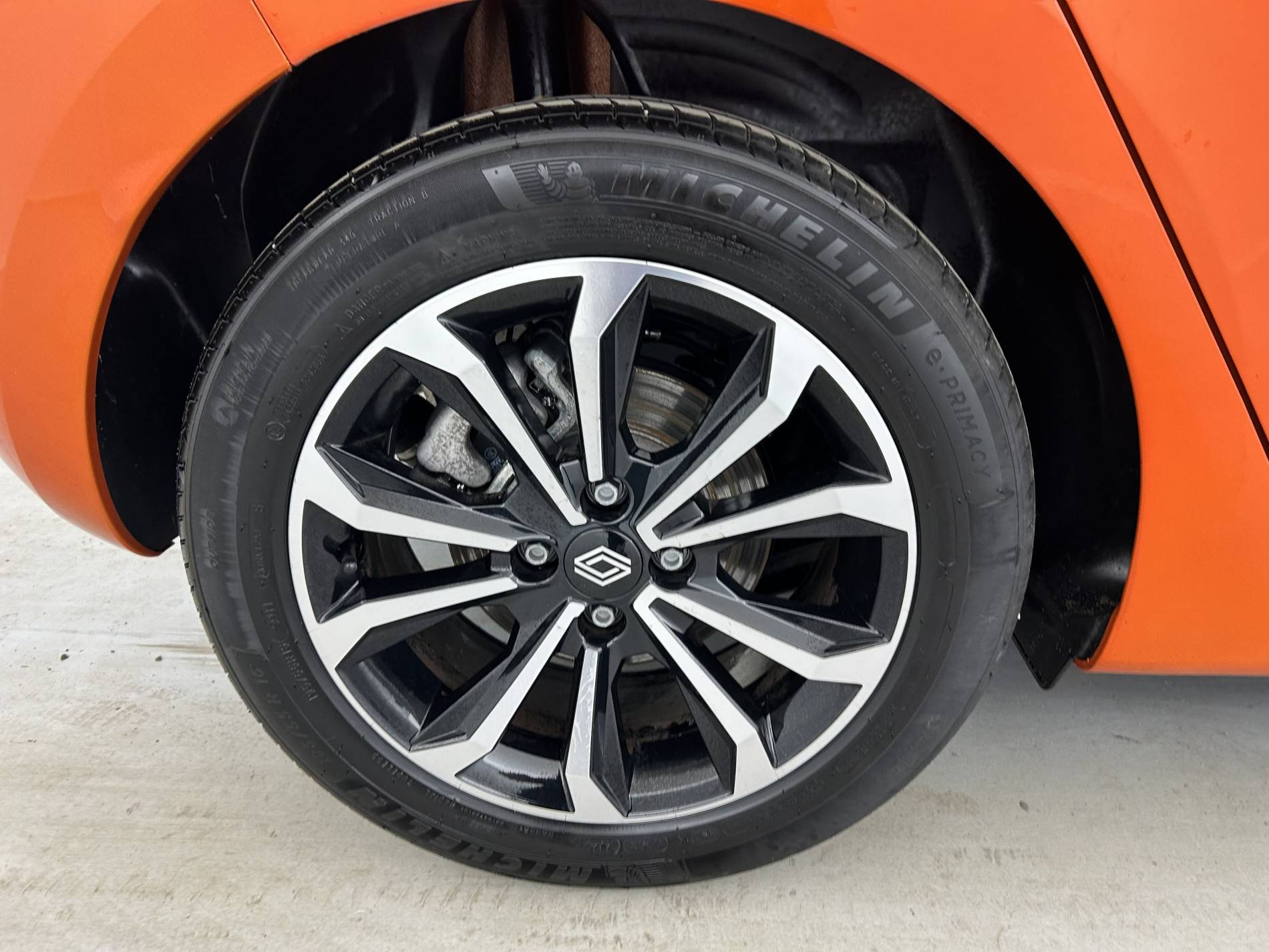 Vente en ligne Renault Clio 5 Clio E-Tech full hybrid 145 au prix de 18 990 €