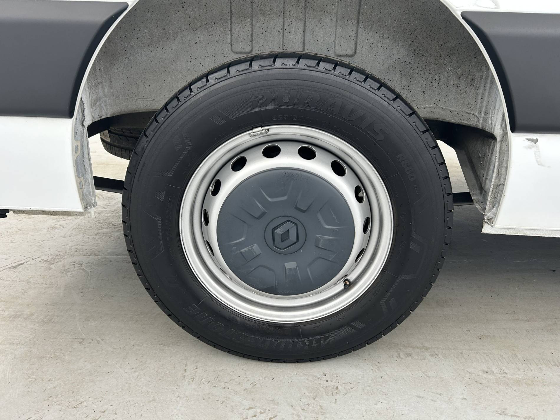 Vente en ligne Renault Master Fourgon MASTER FGN TRAC F3500 L2H2 BLUE DCI 135 au prix de 22 990 €
