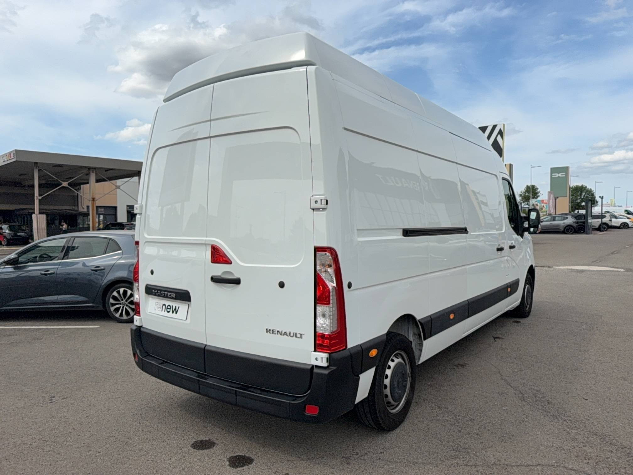 Vente en ligne Renault Master Fourgon MASTER FGN TRAC F3500 L3H3 BLUE DCI 135 au prix de 23 990 €