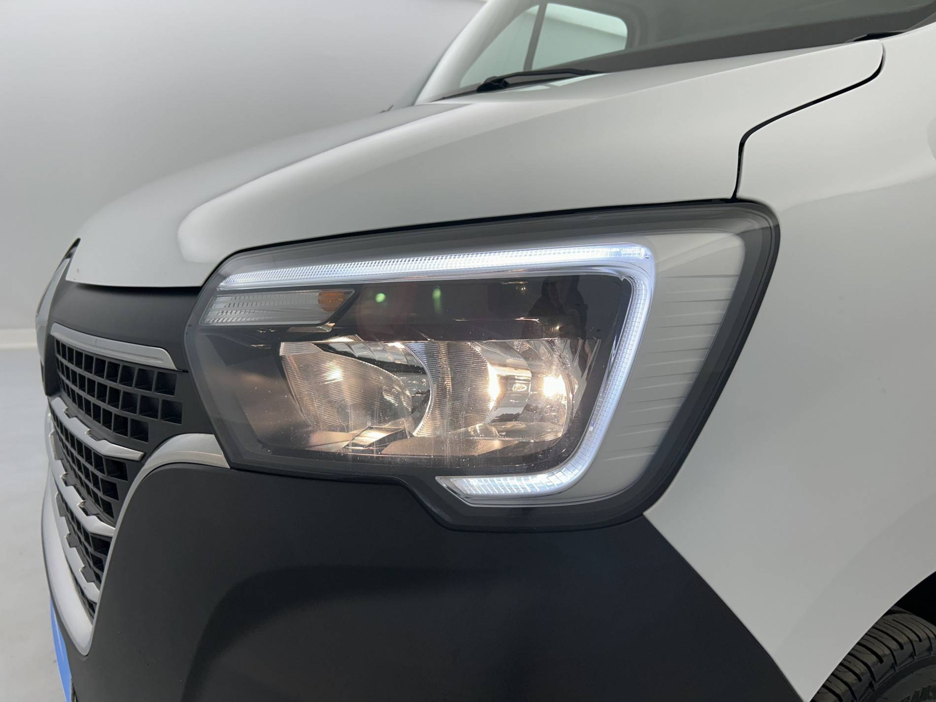 Vente en ligne Renault Master Fourgon MASTER FGN TRAC F3500 L2H2 BLUE DCI 150 au prix de 27 490 €