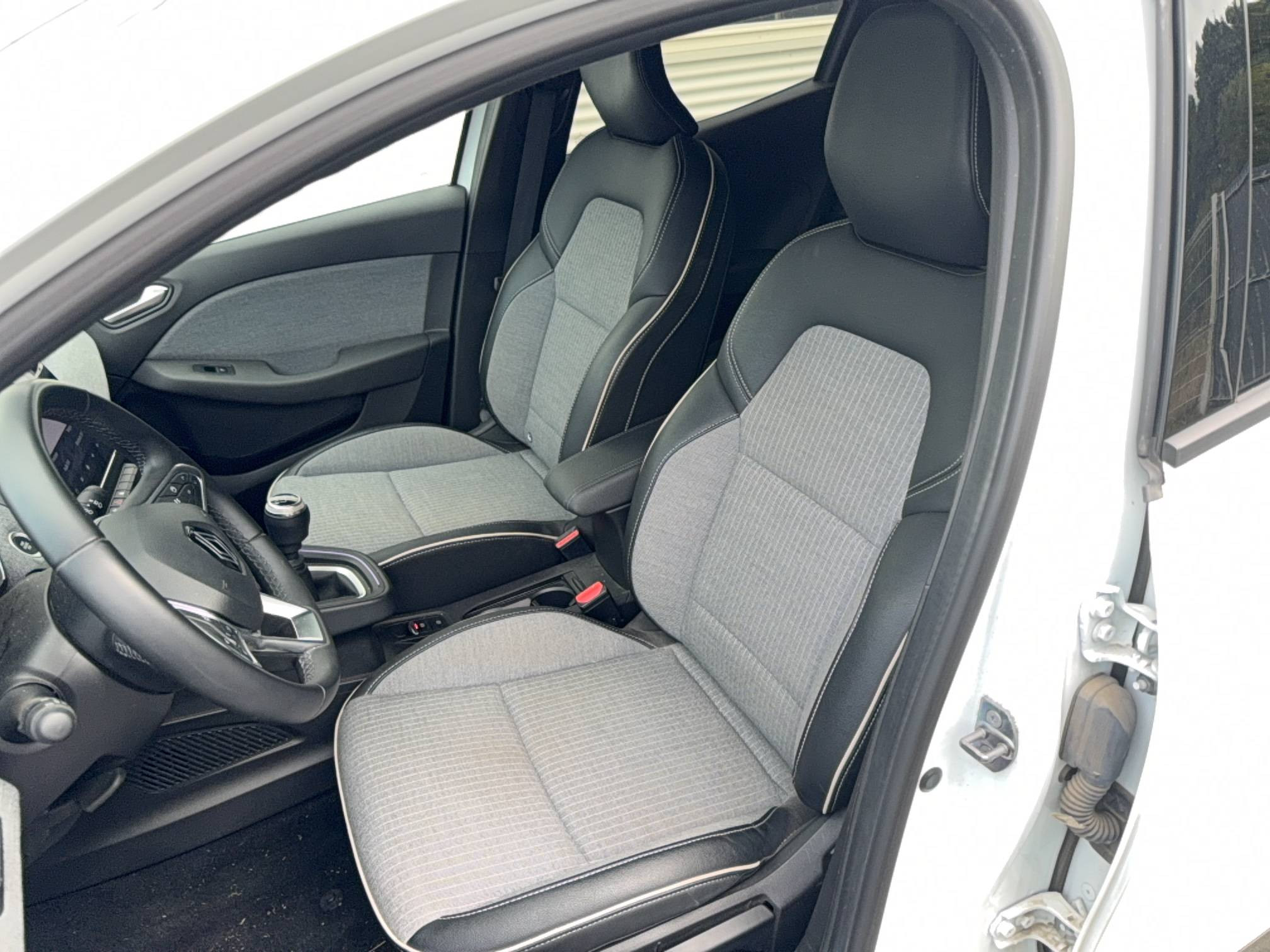 Vente en ligne Renault Clio 5 Clio TCe 90 au prix de 16 390 €