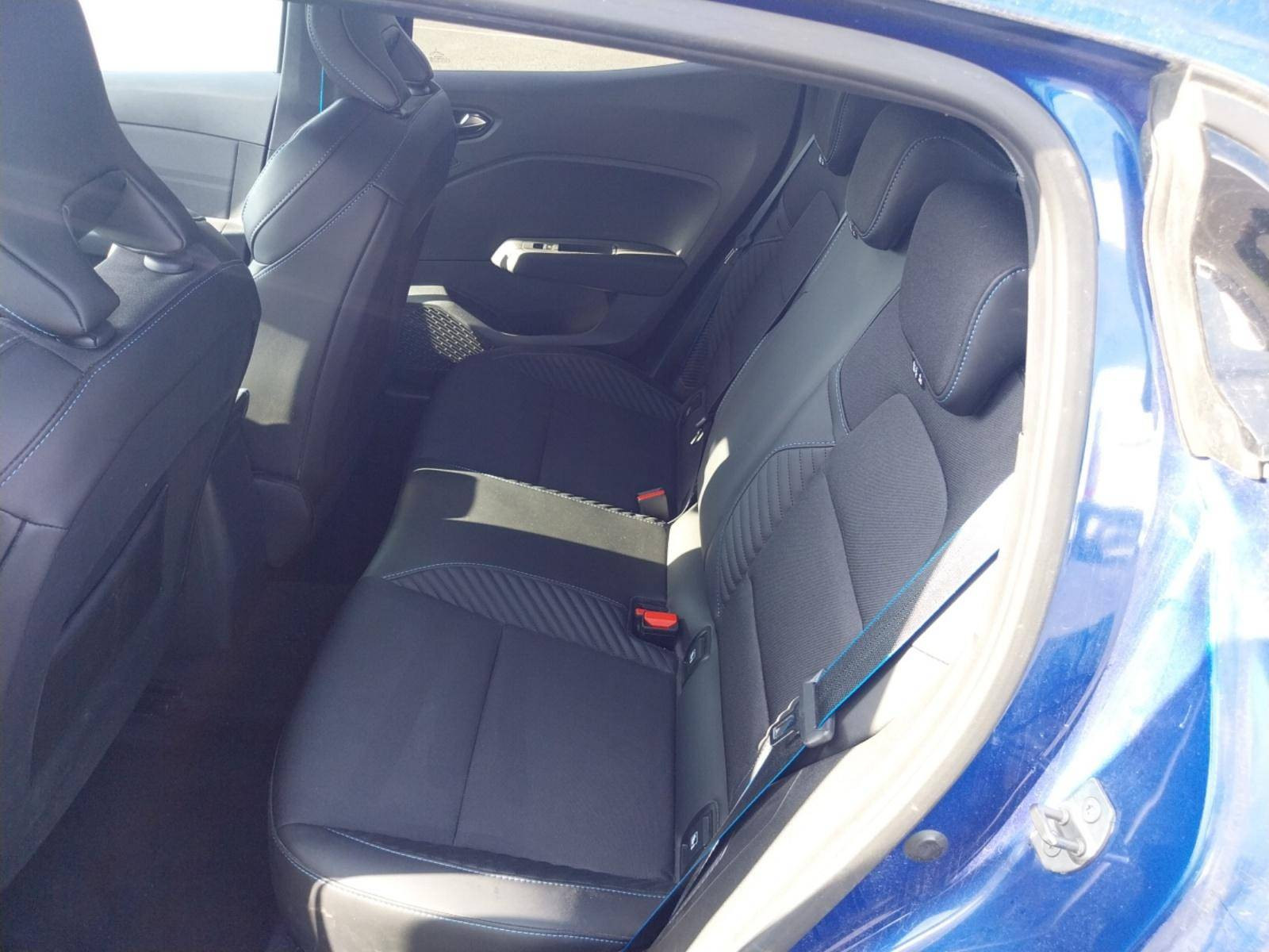 Vente en ligne Renault Clio 5 Clio E-Tech full hybrid 145 au prix de 18 990 €