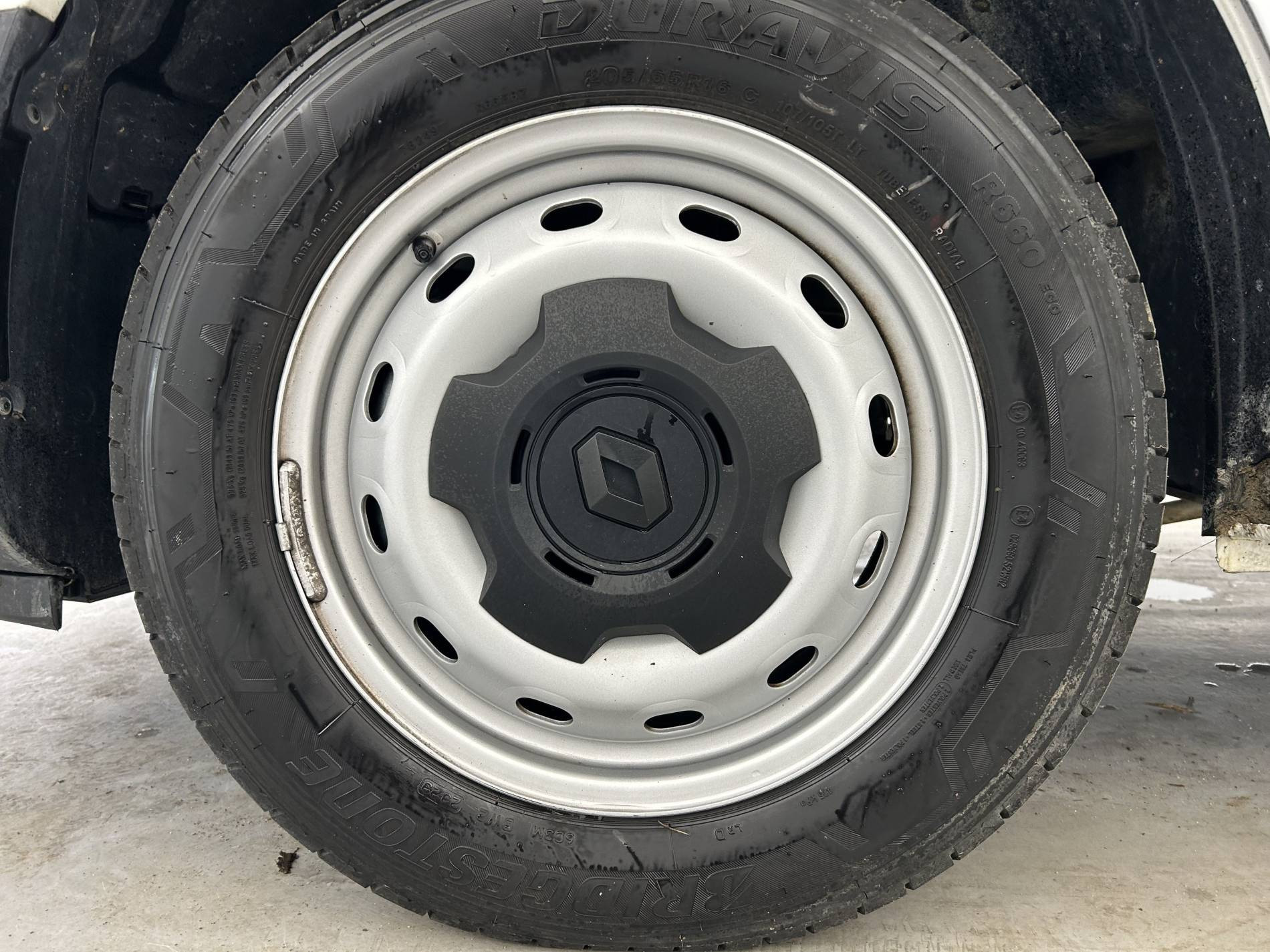 Vente en ligne Renault Trafic 3 Fourgon TRAFIC FGN L1H1 3000 KG BLUE DCI 130 au prix de 22 590 €