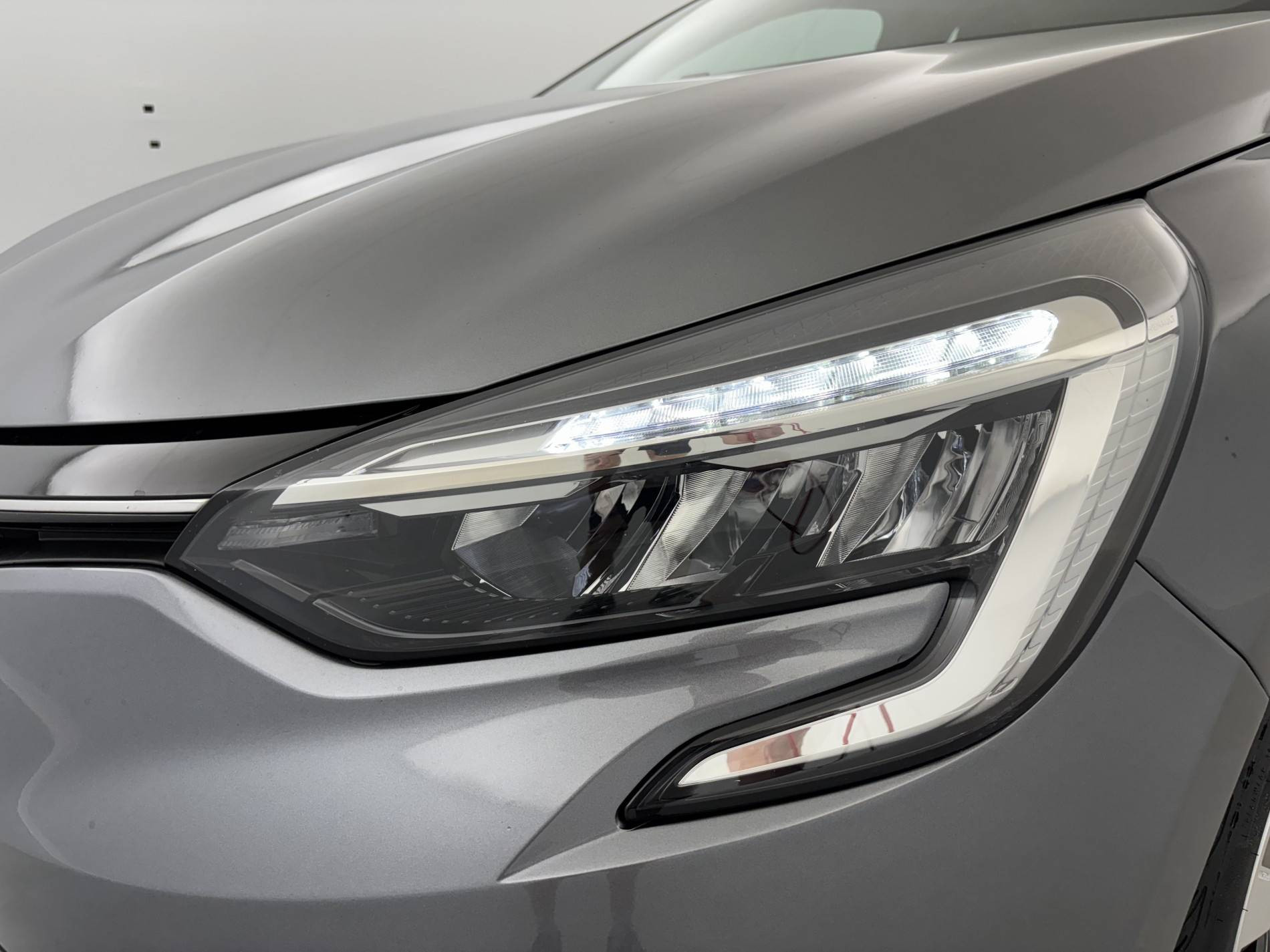 Vente en ligne Renault Clio 5 Clio E-Tech full hybrid 145 au prix de 14 990 €