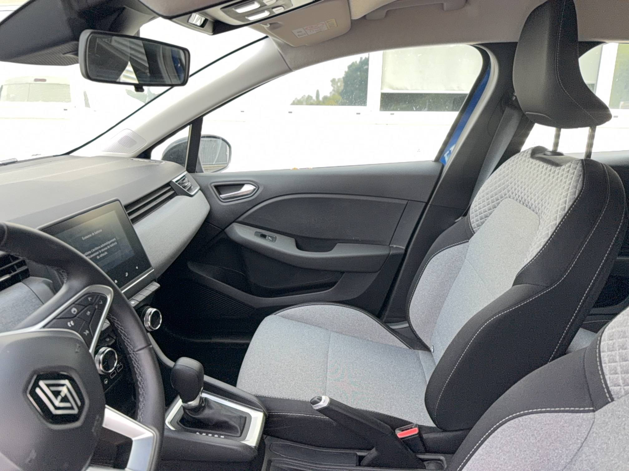 Vente en ligne Renault Clio 5 Clio E-Tech full hybrid 145 au prix de 17 990 €