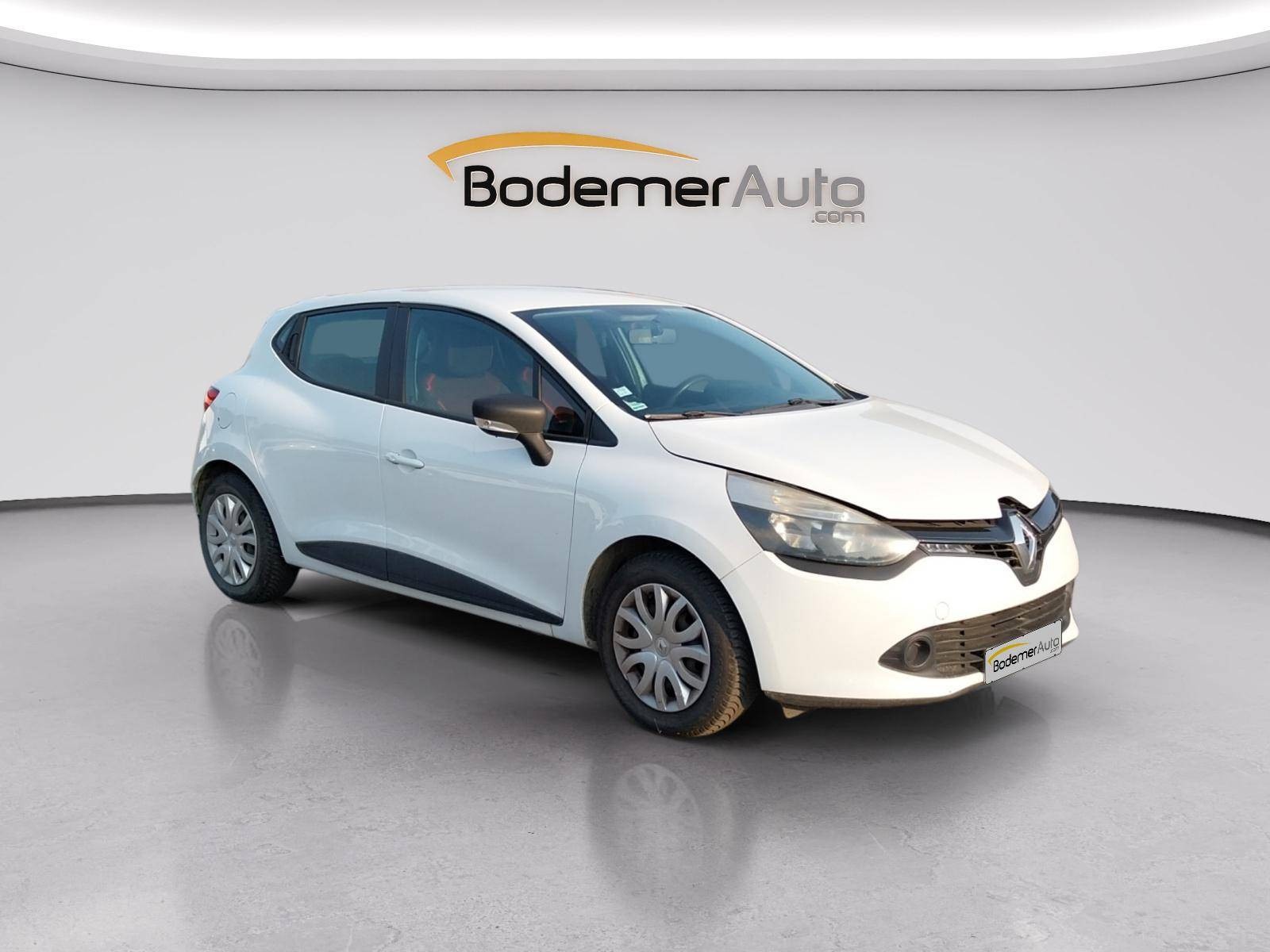 Vente en ligne Renault Clio 4  1.2 16V 75 au prix de 7 990 €