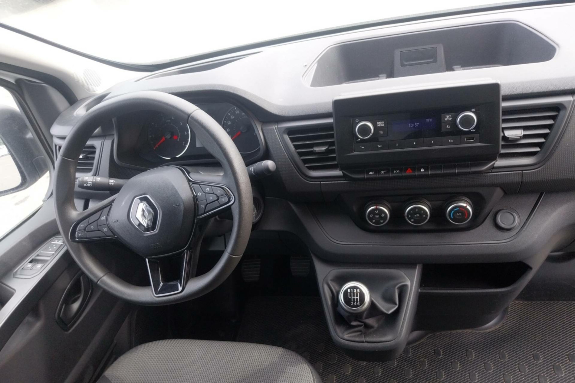 Vente en ligne Renault Trafic 3 Fourgon TRAFIC FGN L2H1 3000 KG BLUE DCI 130 au prix de 22 990 €